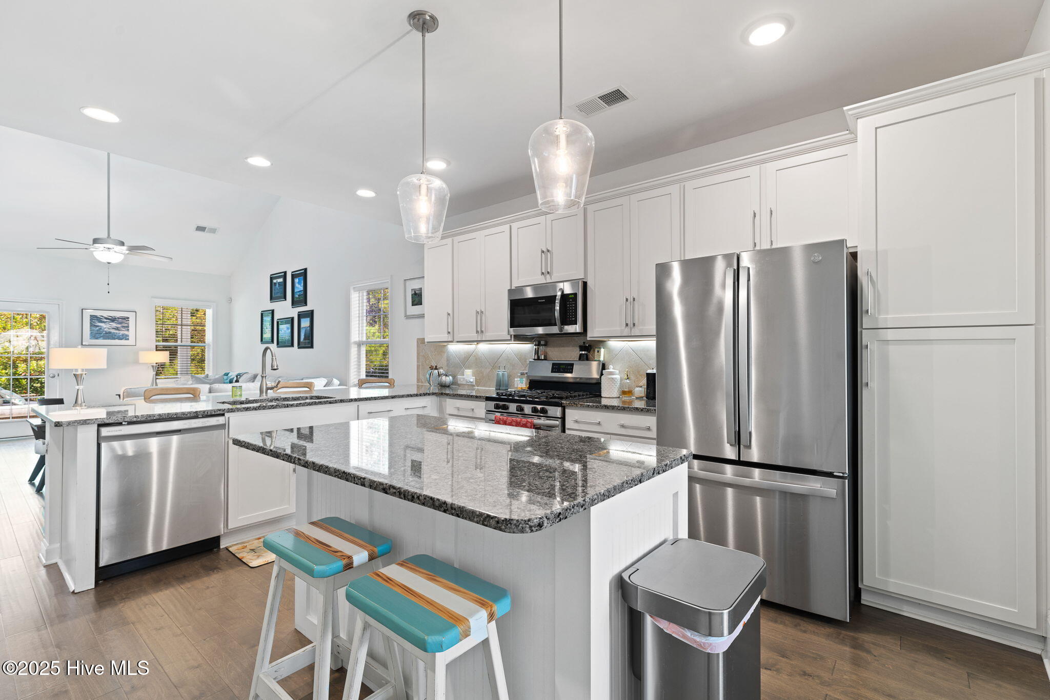 100541637 | Photo 14