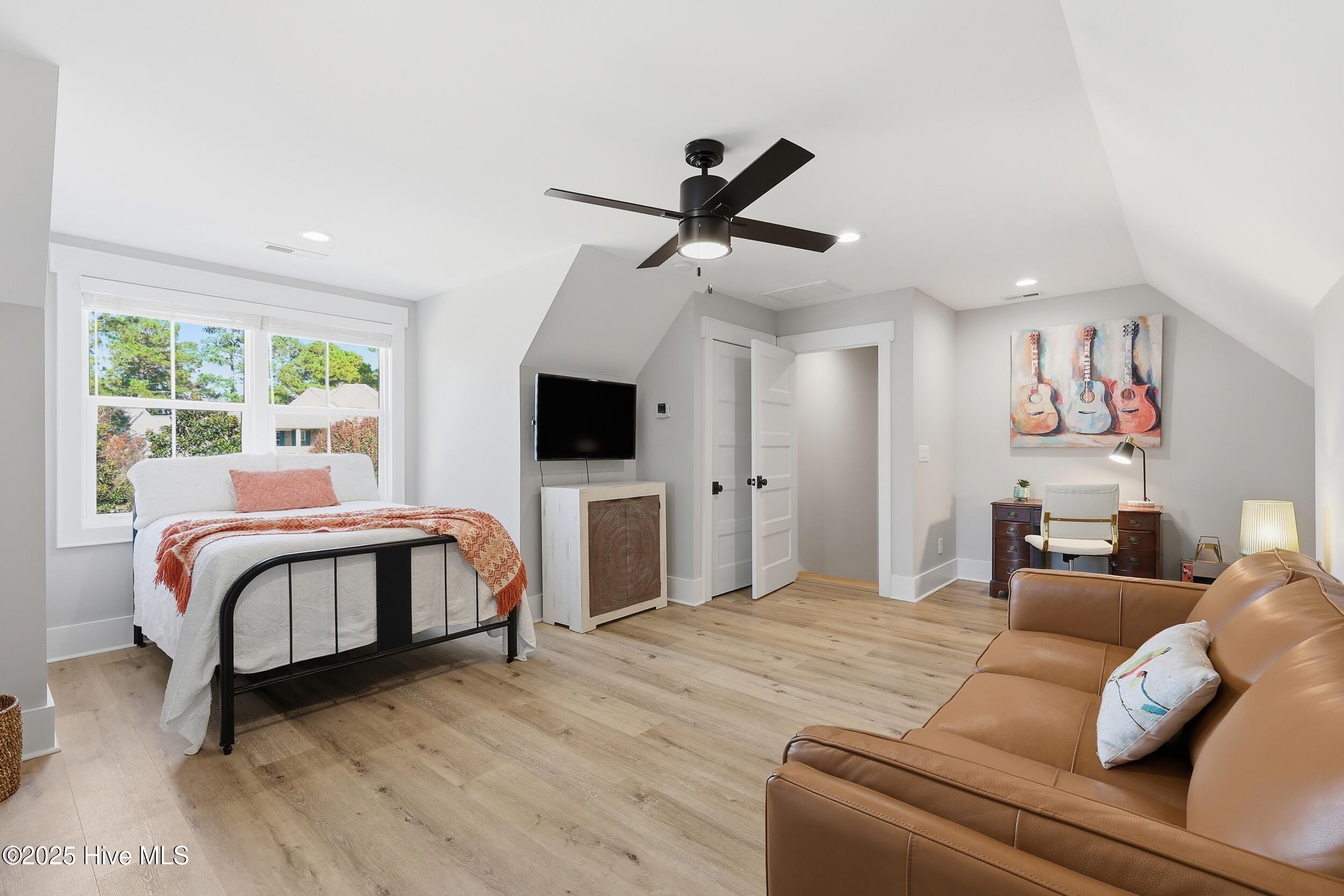 100542294 | Photo 38