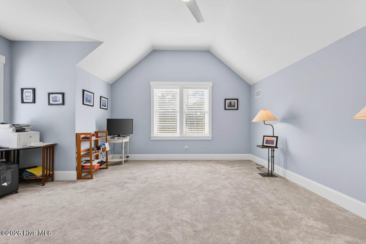 100546549 | Photo 34