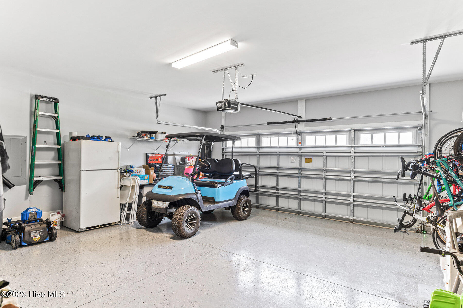 100548858 | Photo 29