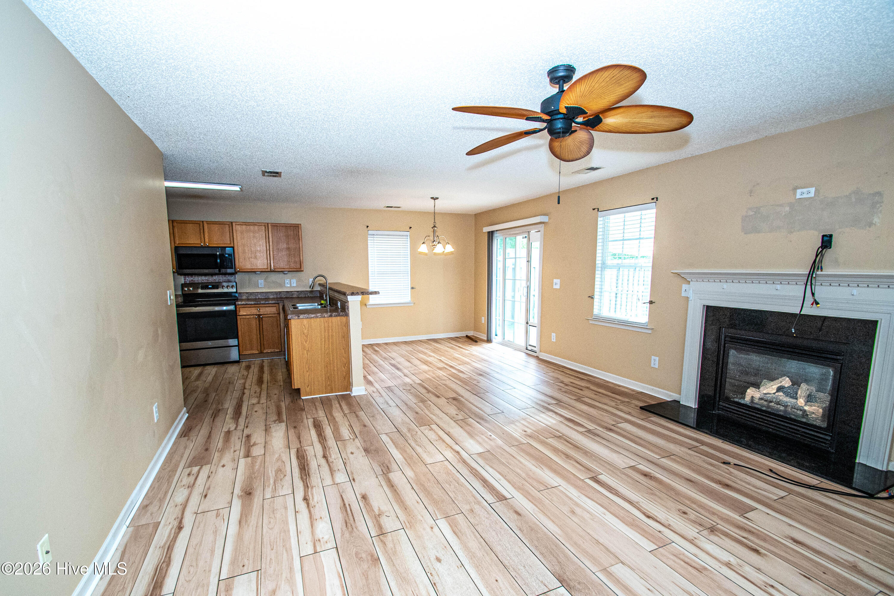 100567931 | Photo 20