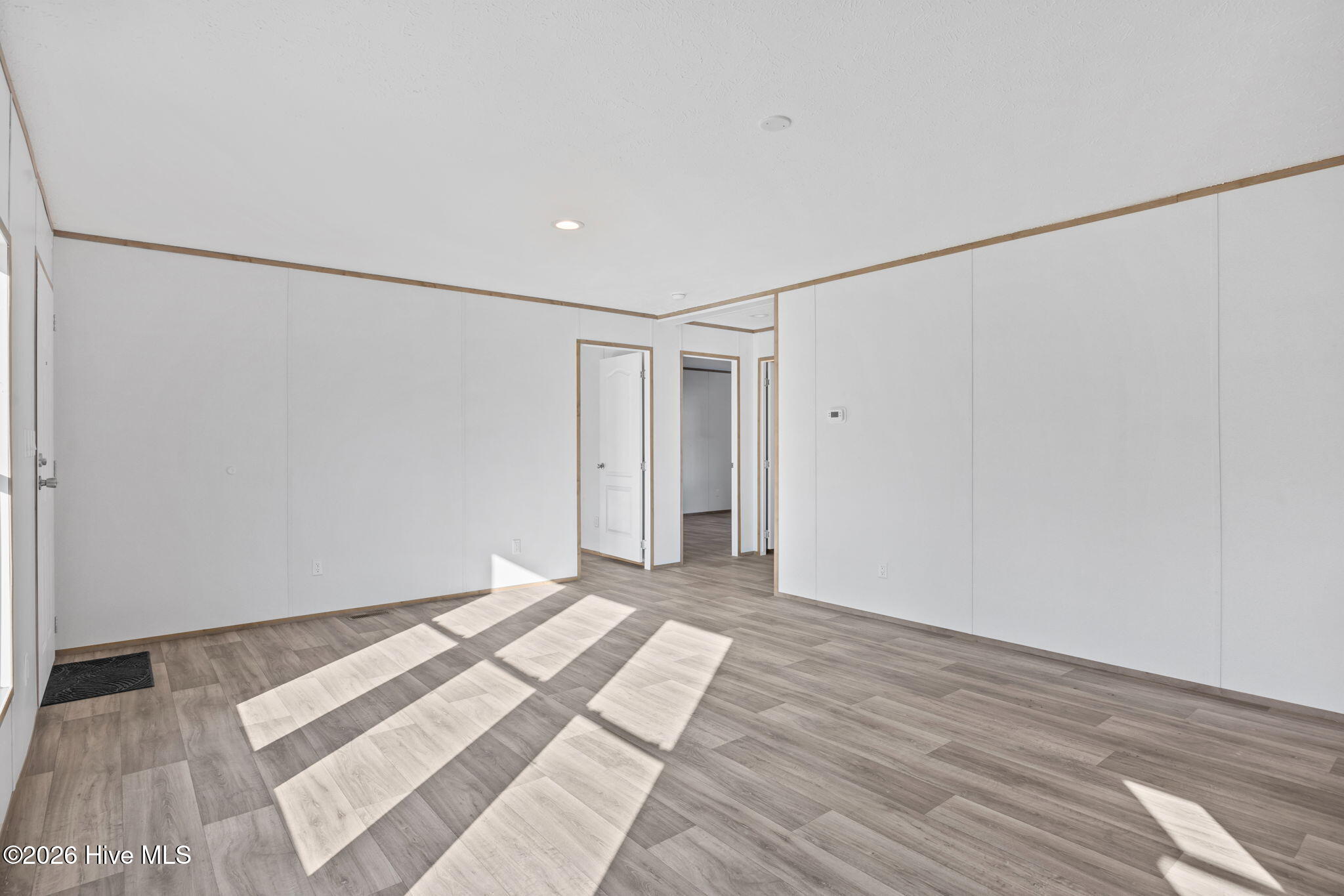 100561520 | Photo 11