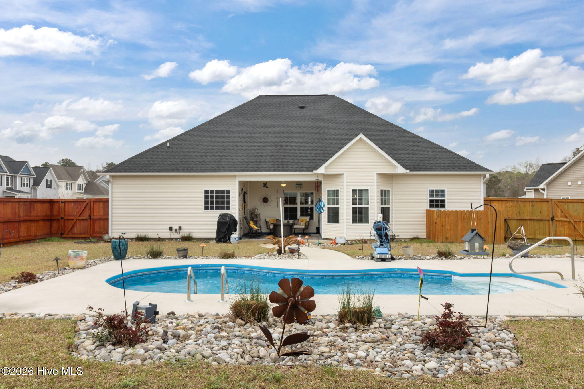 100560055 | Photo 38