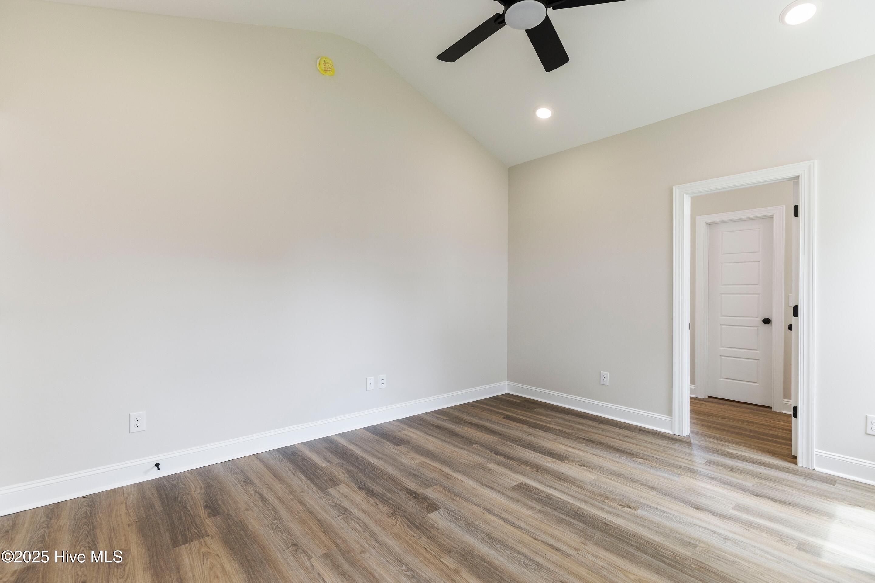 100545595 | Photo 27