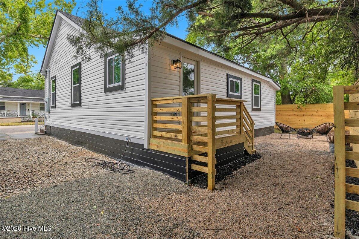 100570167 | Photo 27