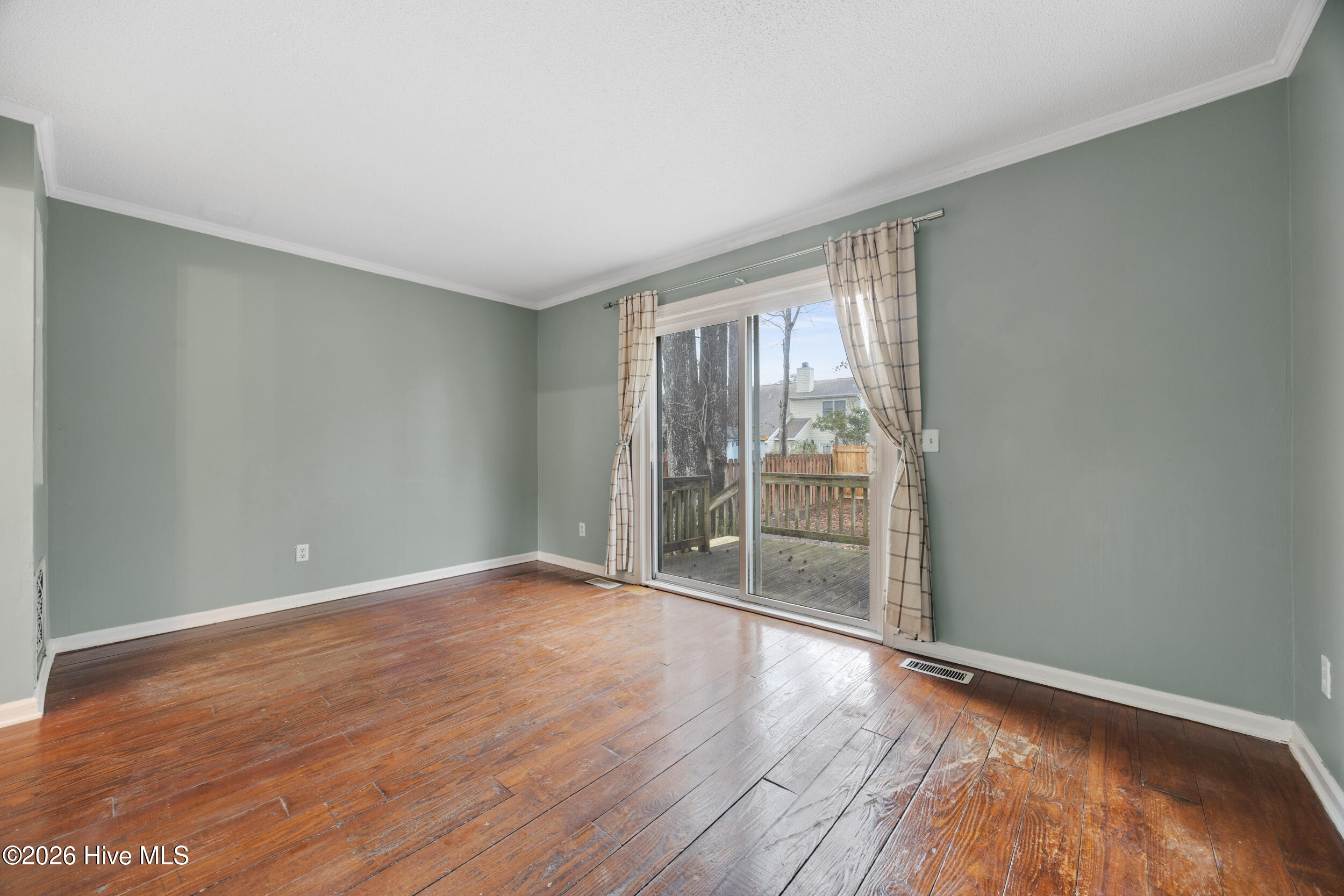 100553328 | Photo 11