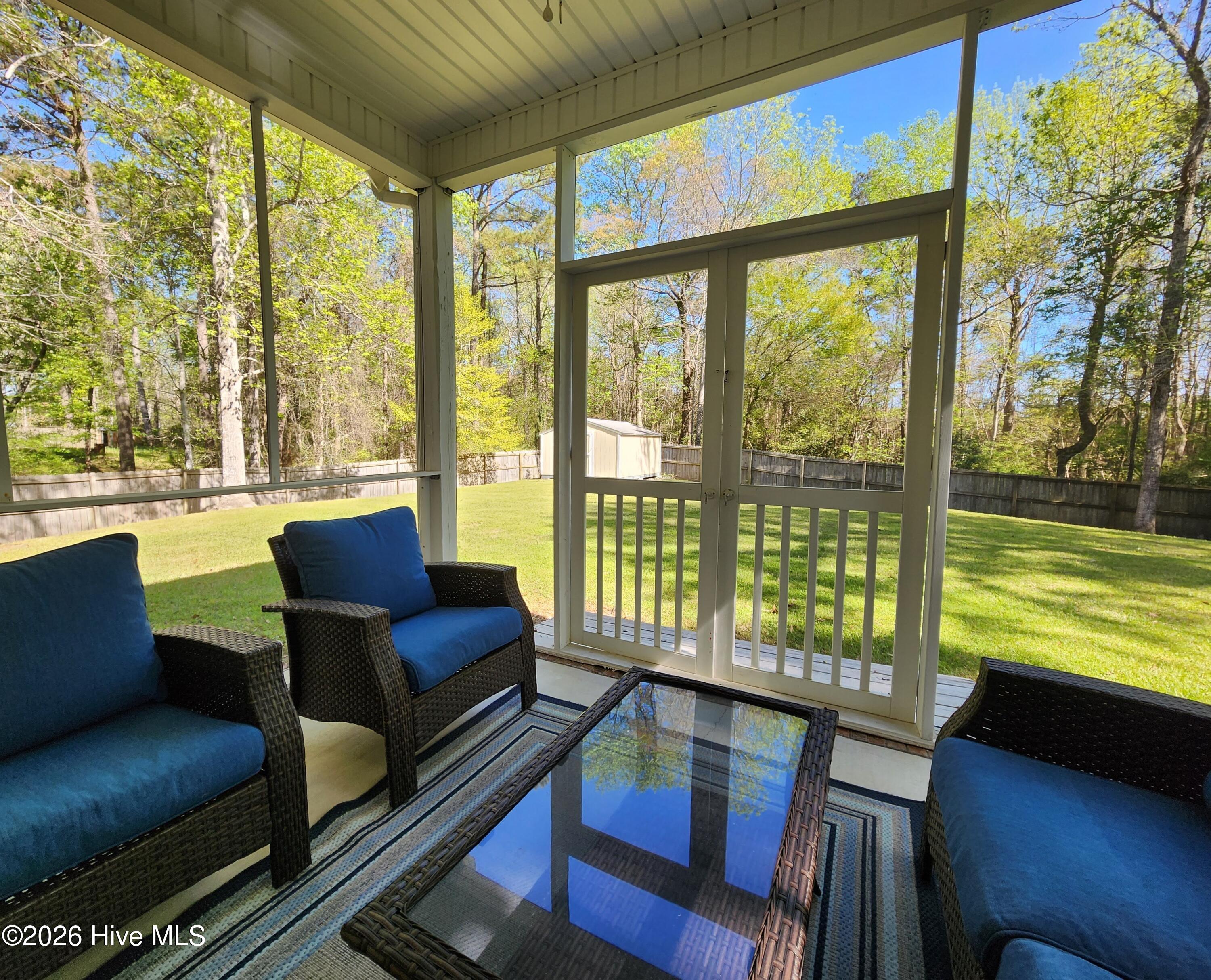 100570364 | Photo 40