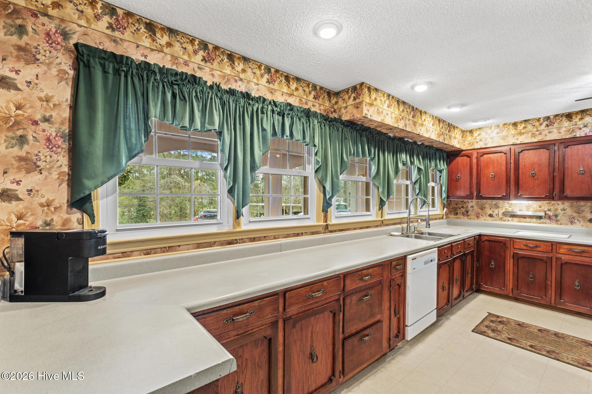 100560657 | Photo 17