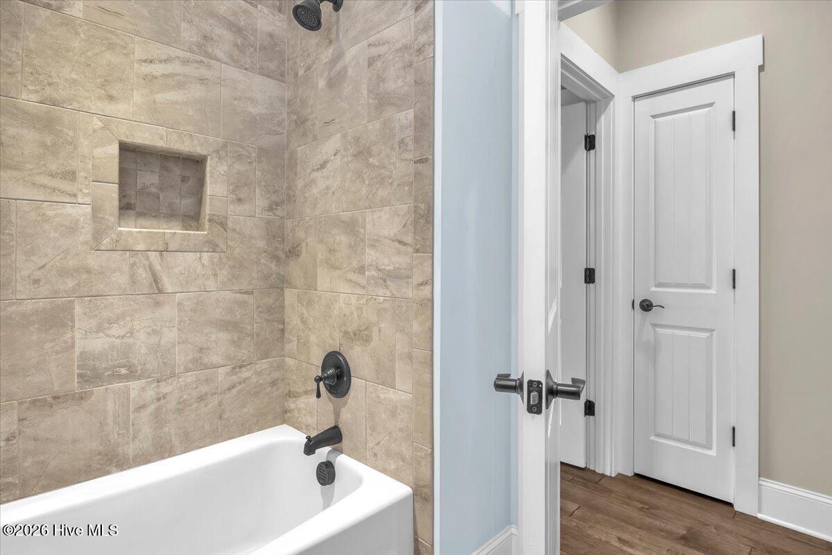 100558839 | Photo 50