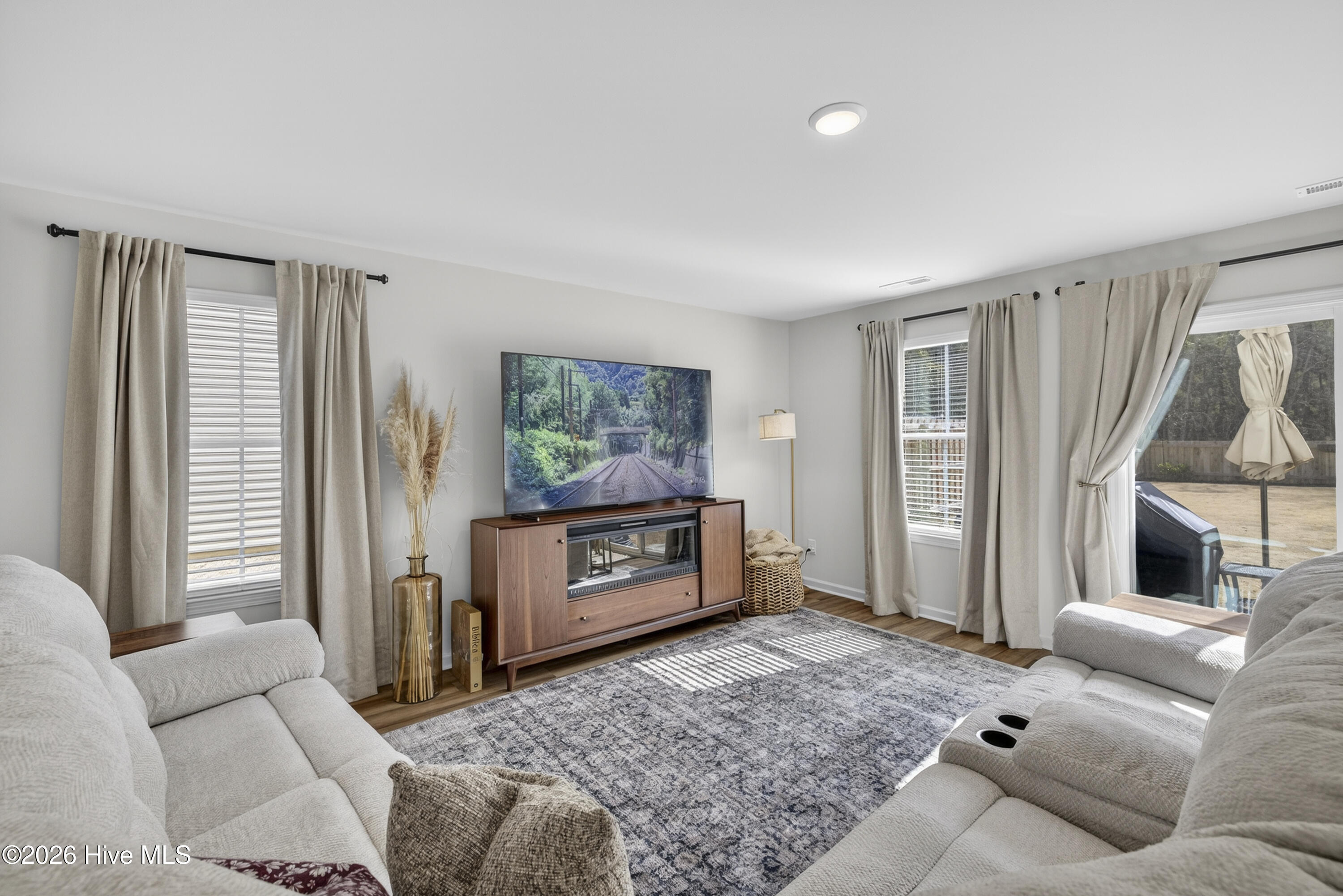 100554086 | Photo 11