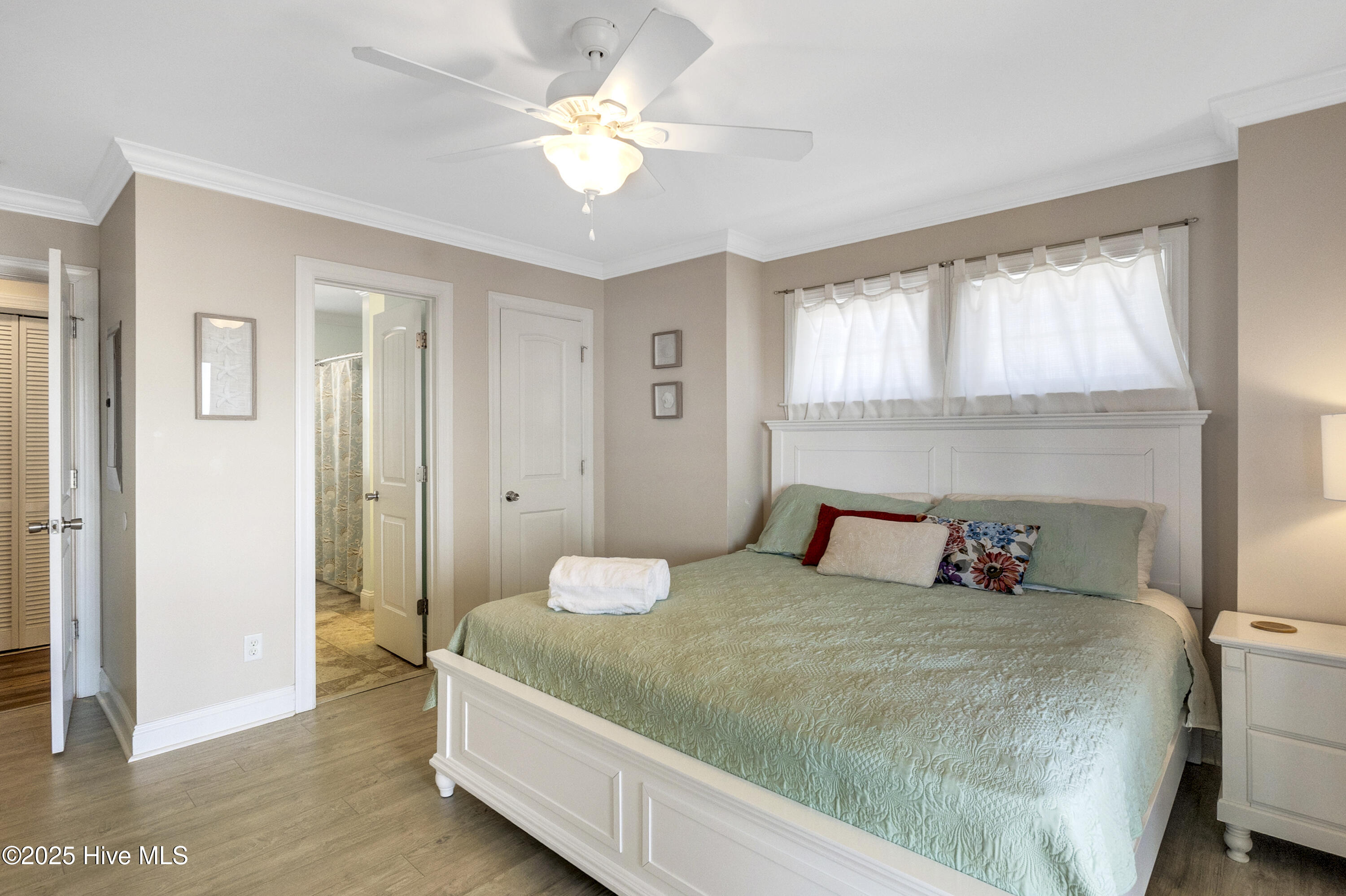 100557333 | Photo 36