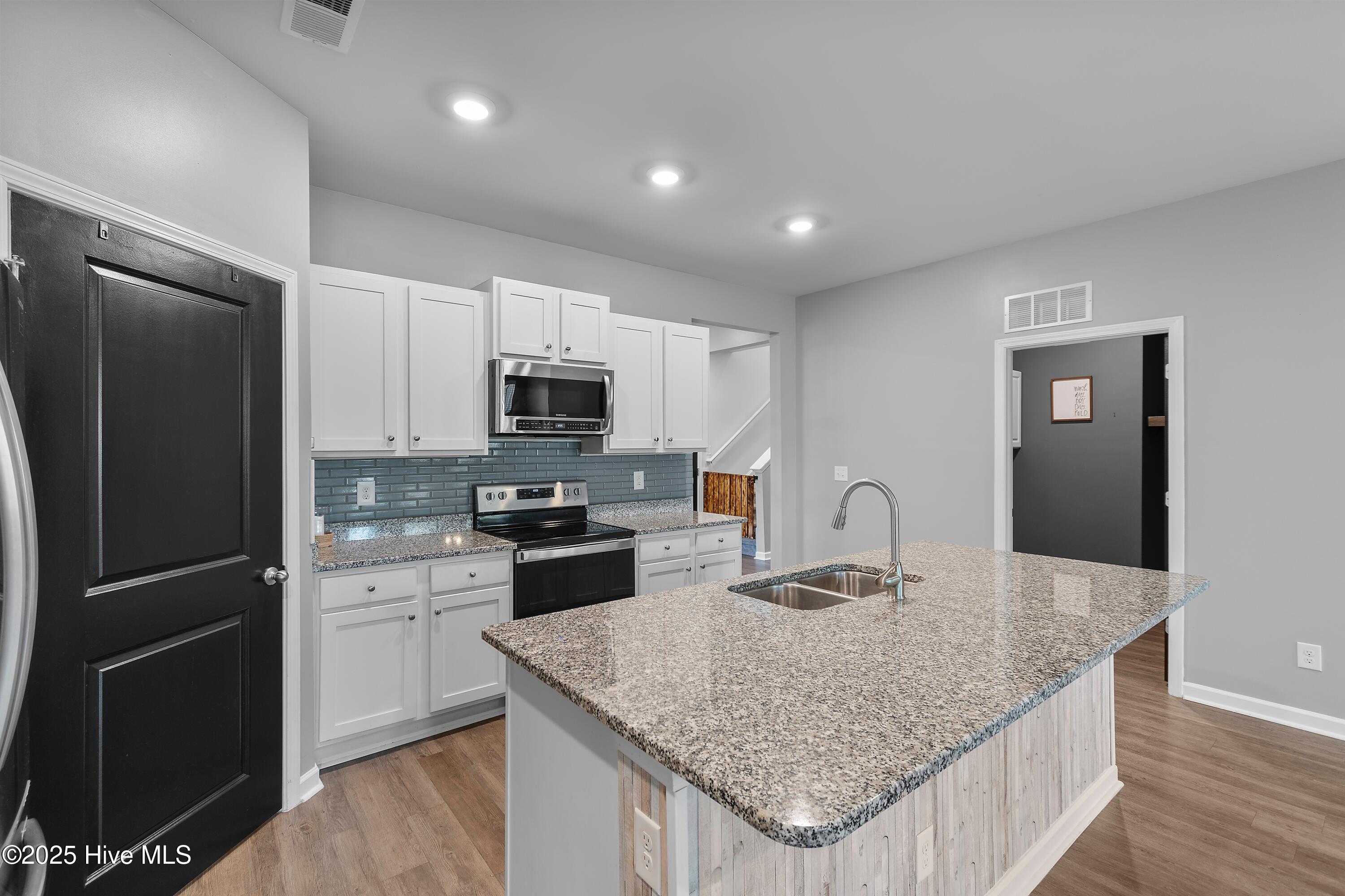 100537510 | Photo 16