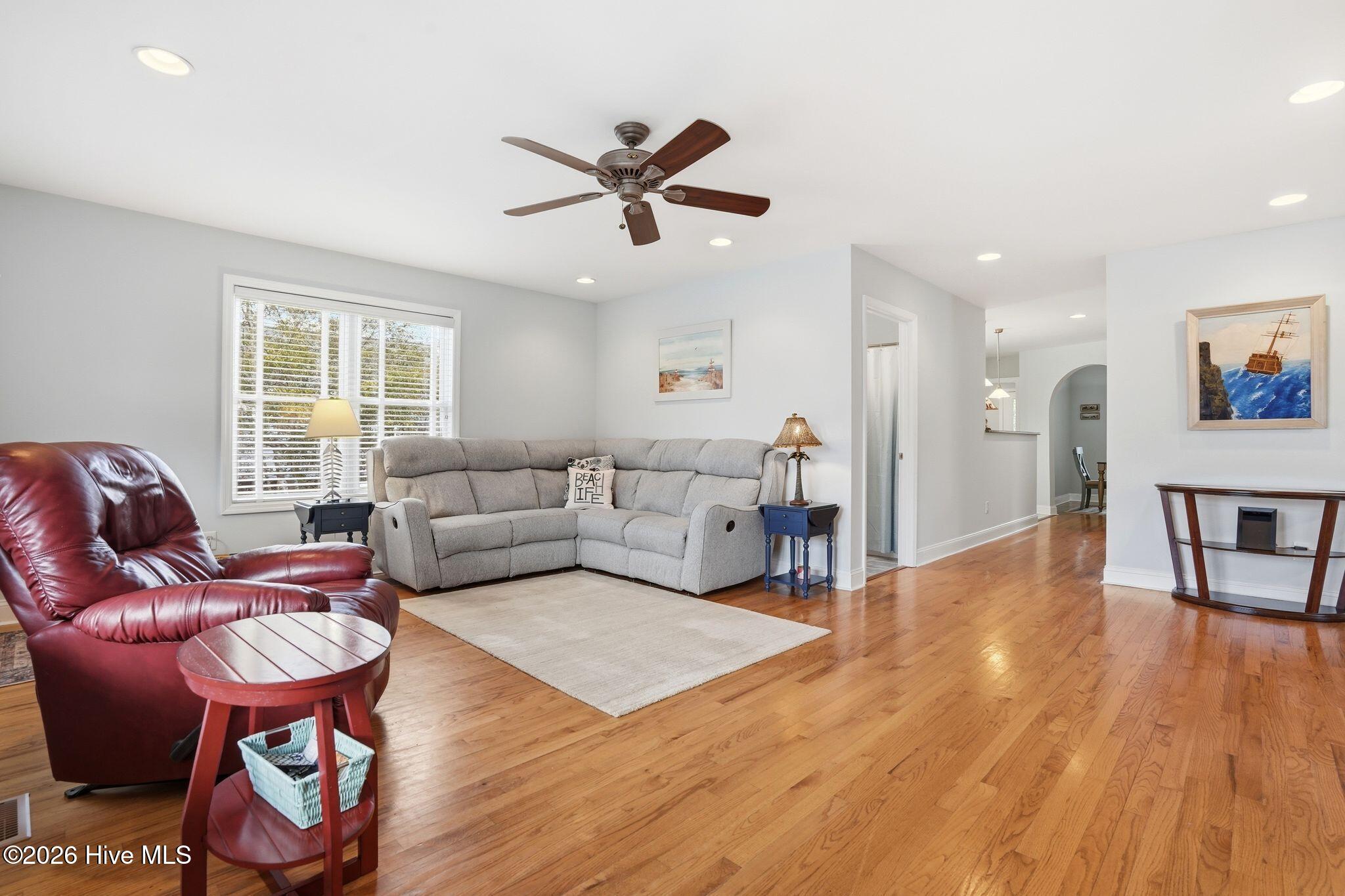 100555111 | Photo 41