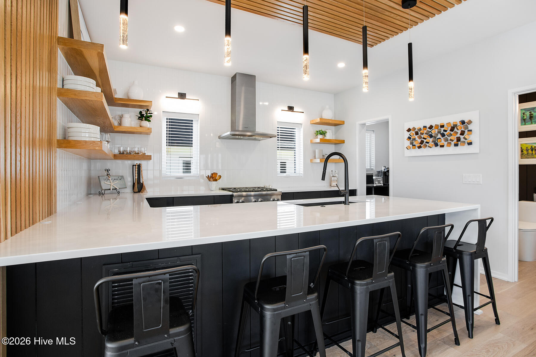 100560077 | Photo 11