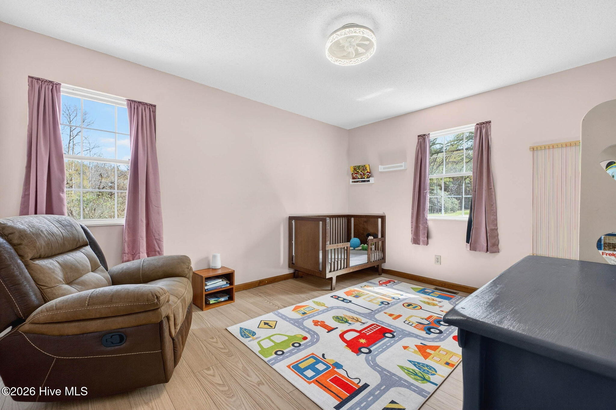 100561895 | Photo 22