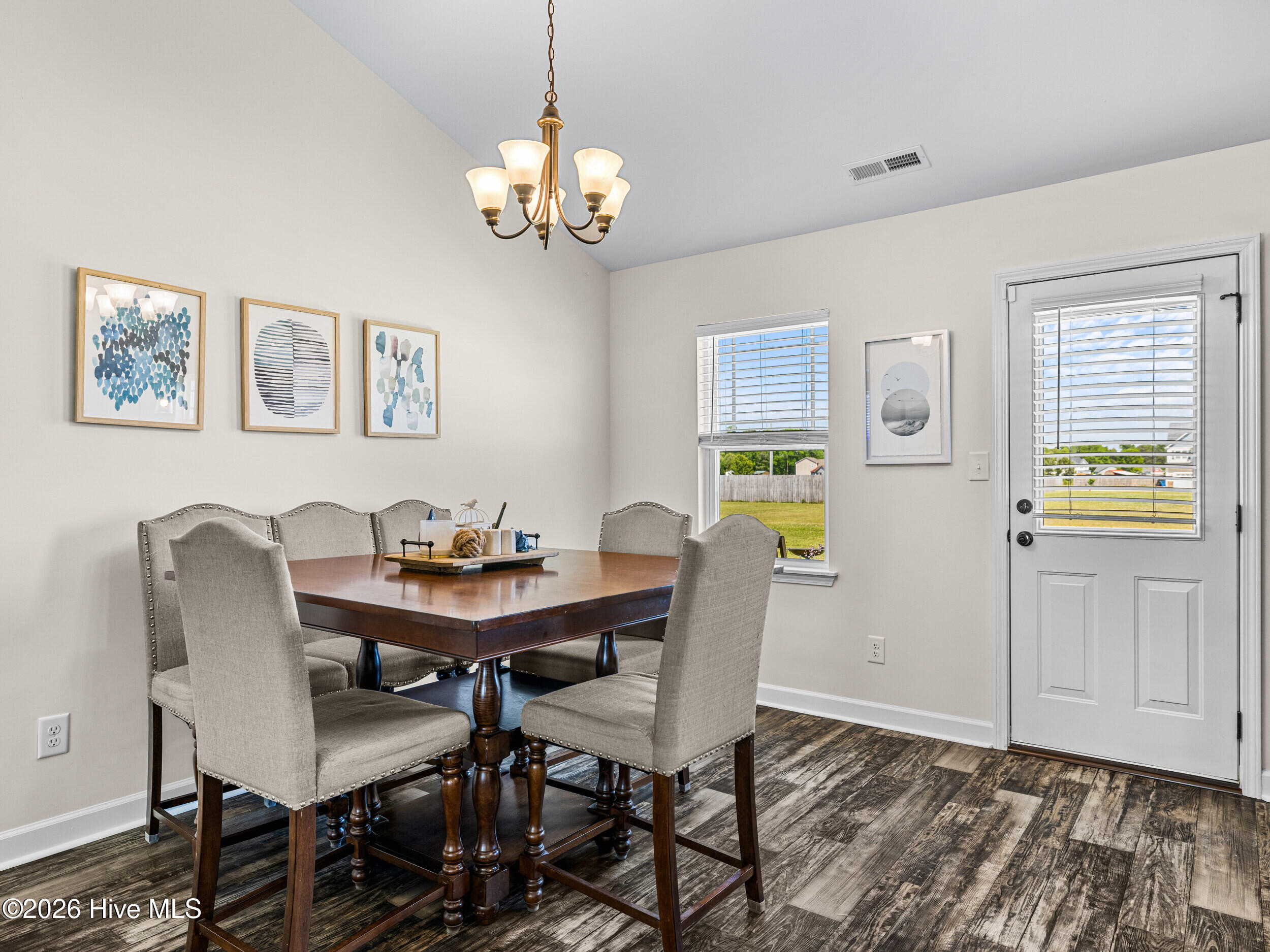 100569588 | Photo 17