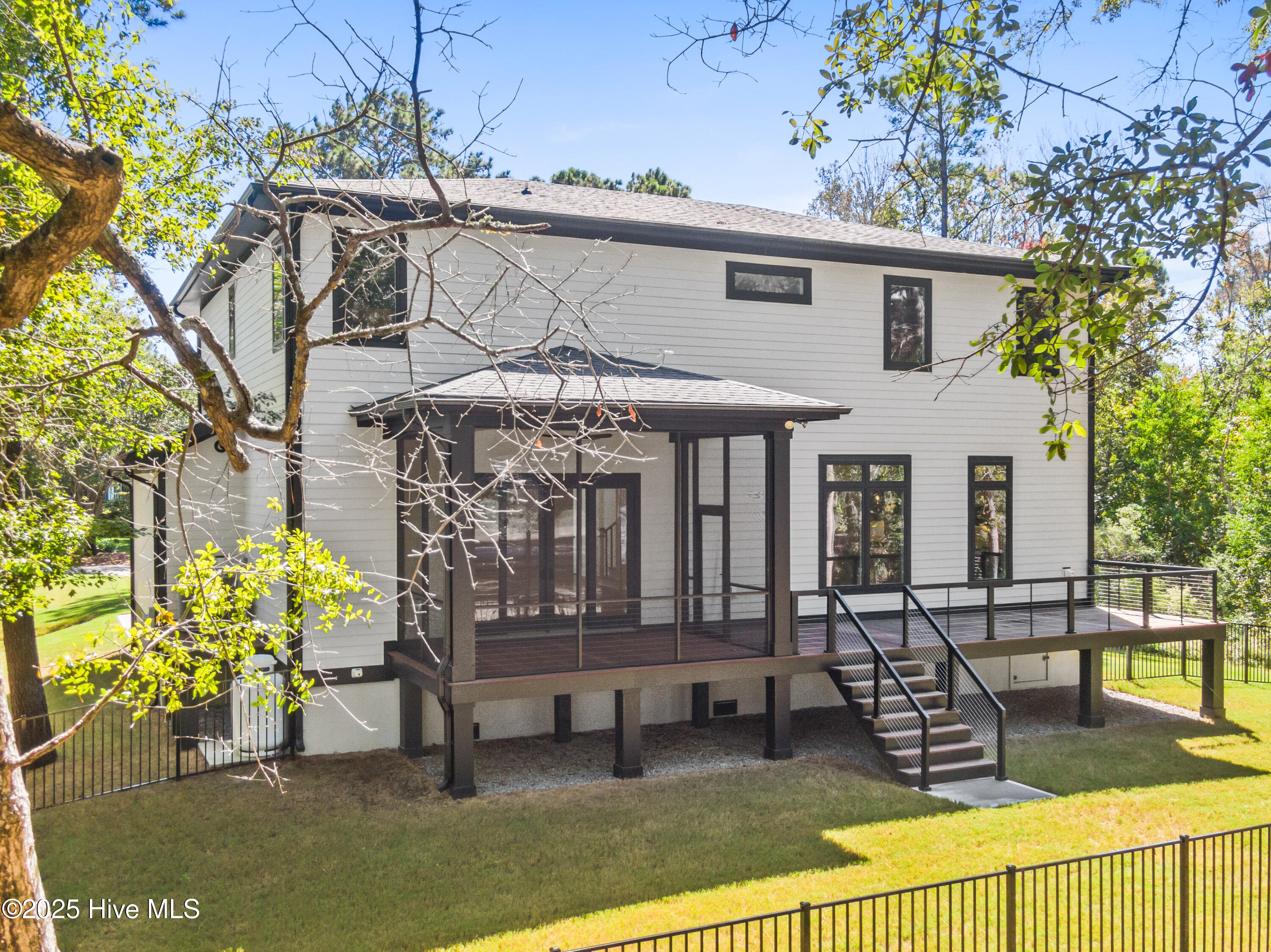 100535066 | Photo 47