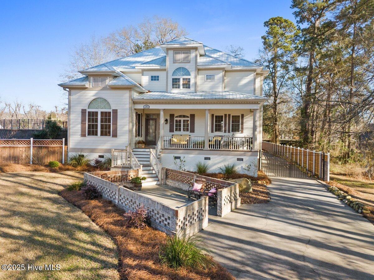 Homes for sale in Lake Waccamaw, NC | 109 Weaver Dr, Lake Waccamaw, NC 28450 | MLS# 100528240