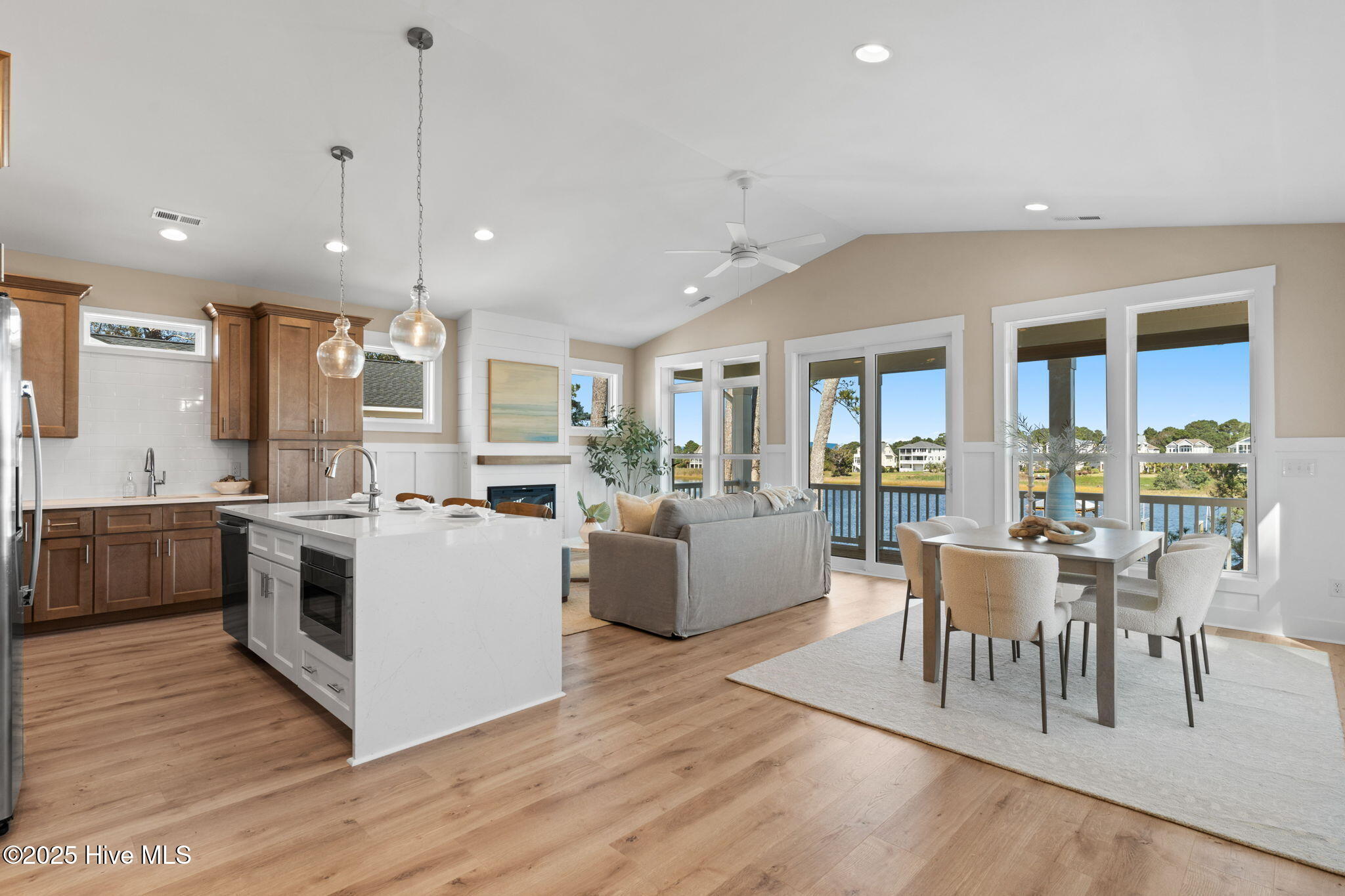 100485023 | Photo 13