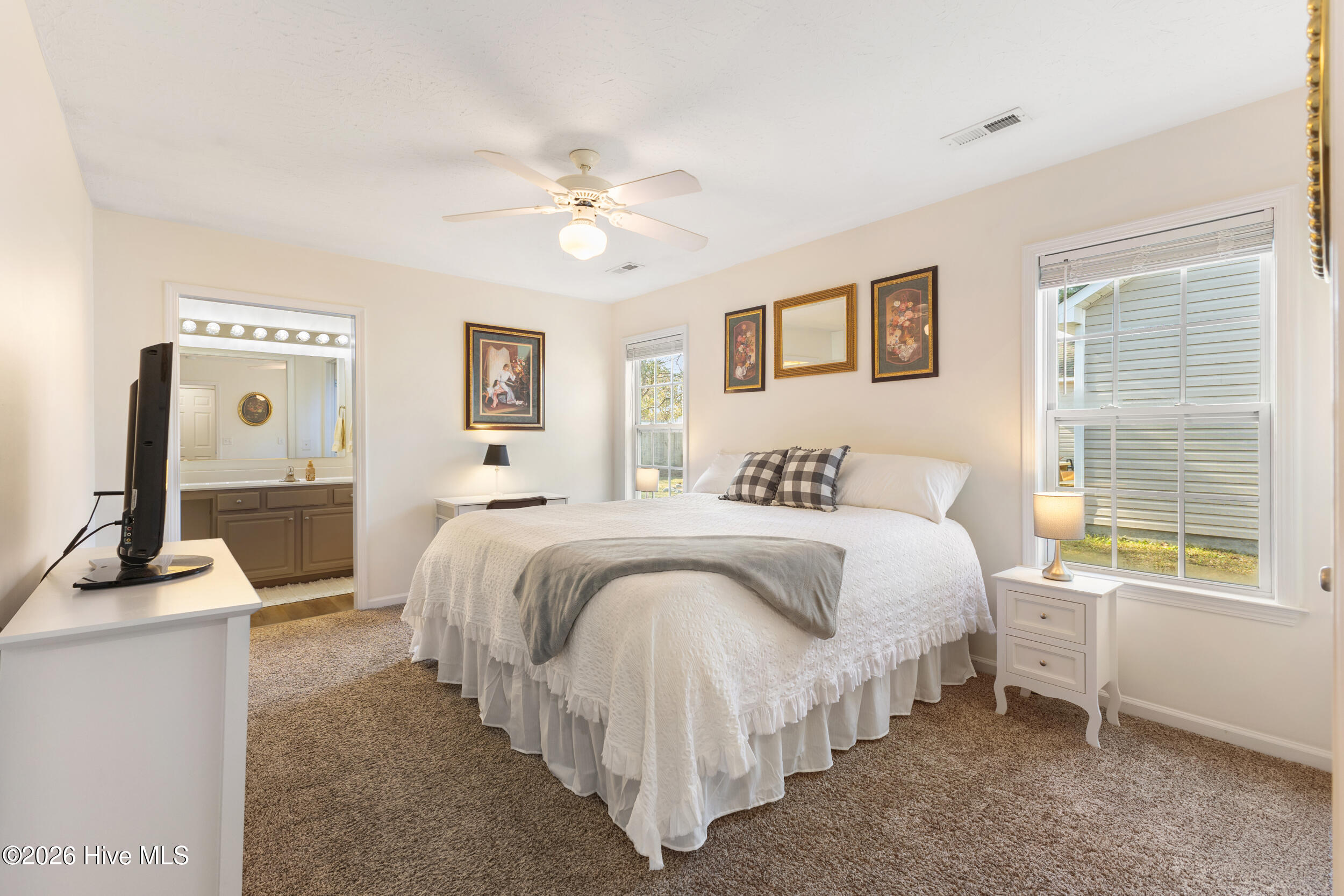 100561177 | Photo 15