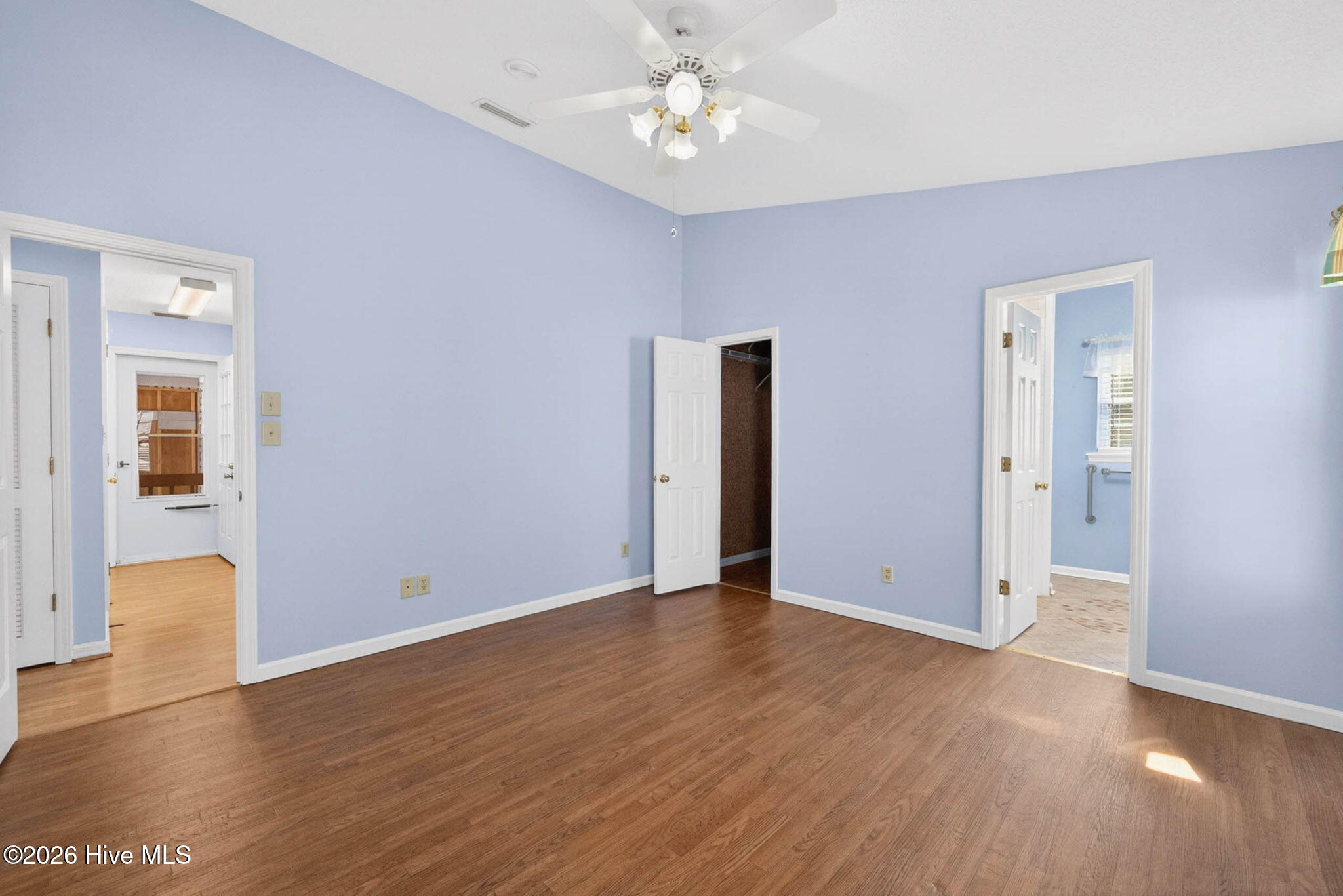 100569614 | Photo 18