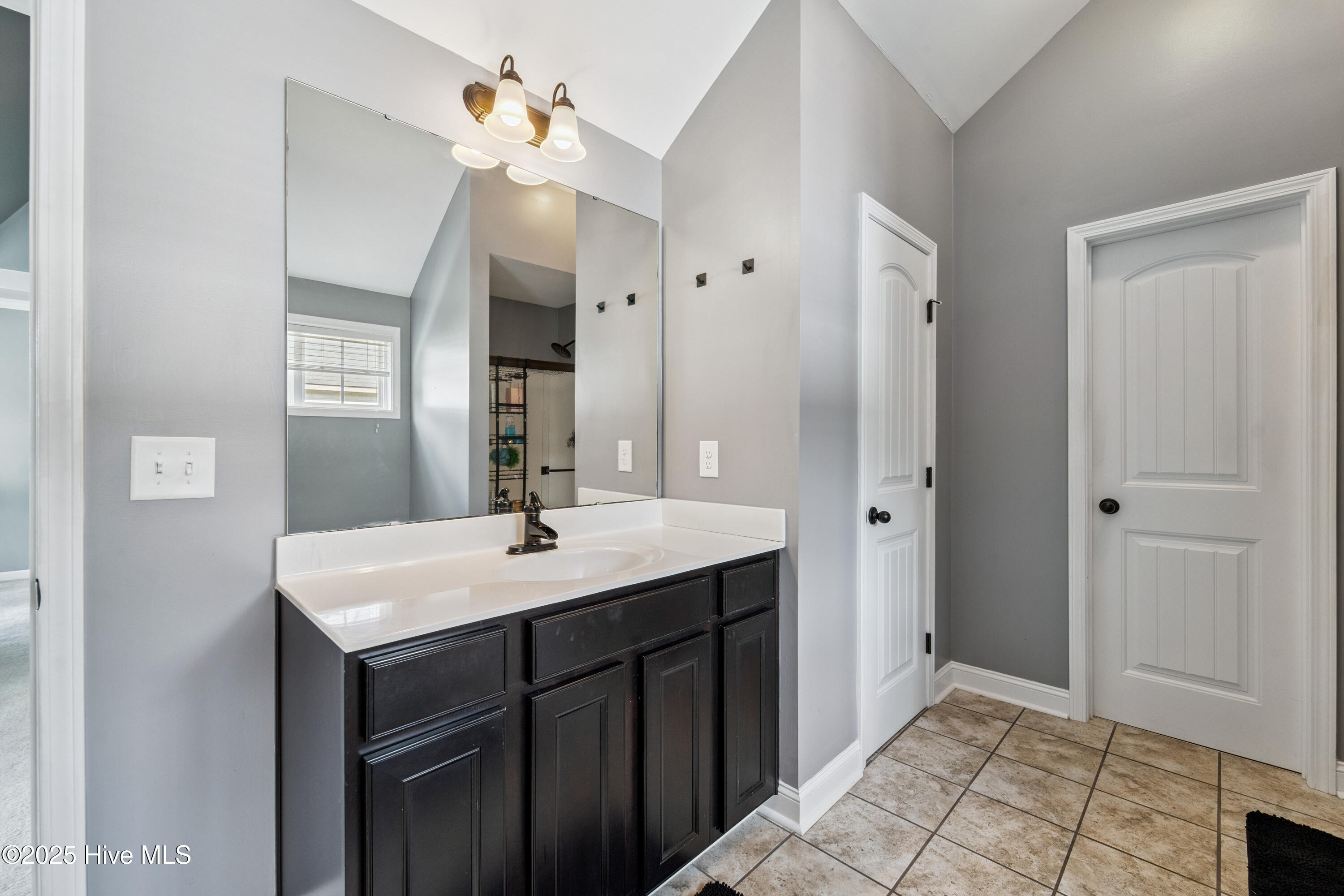 100516932 | Photo 61