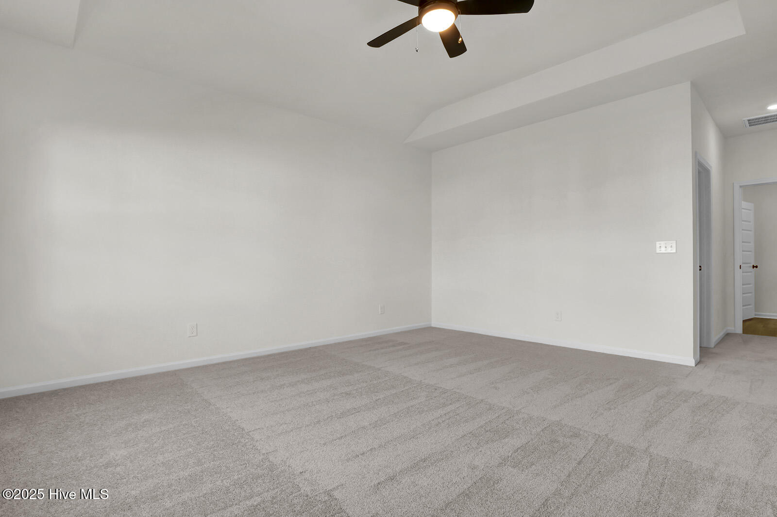 100515085 | Photo 17