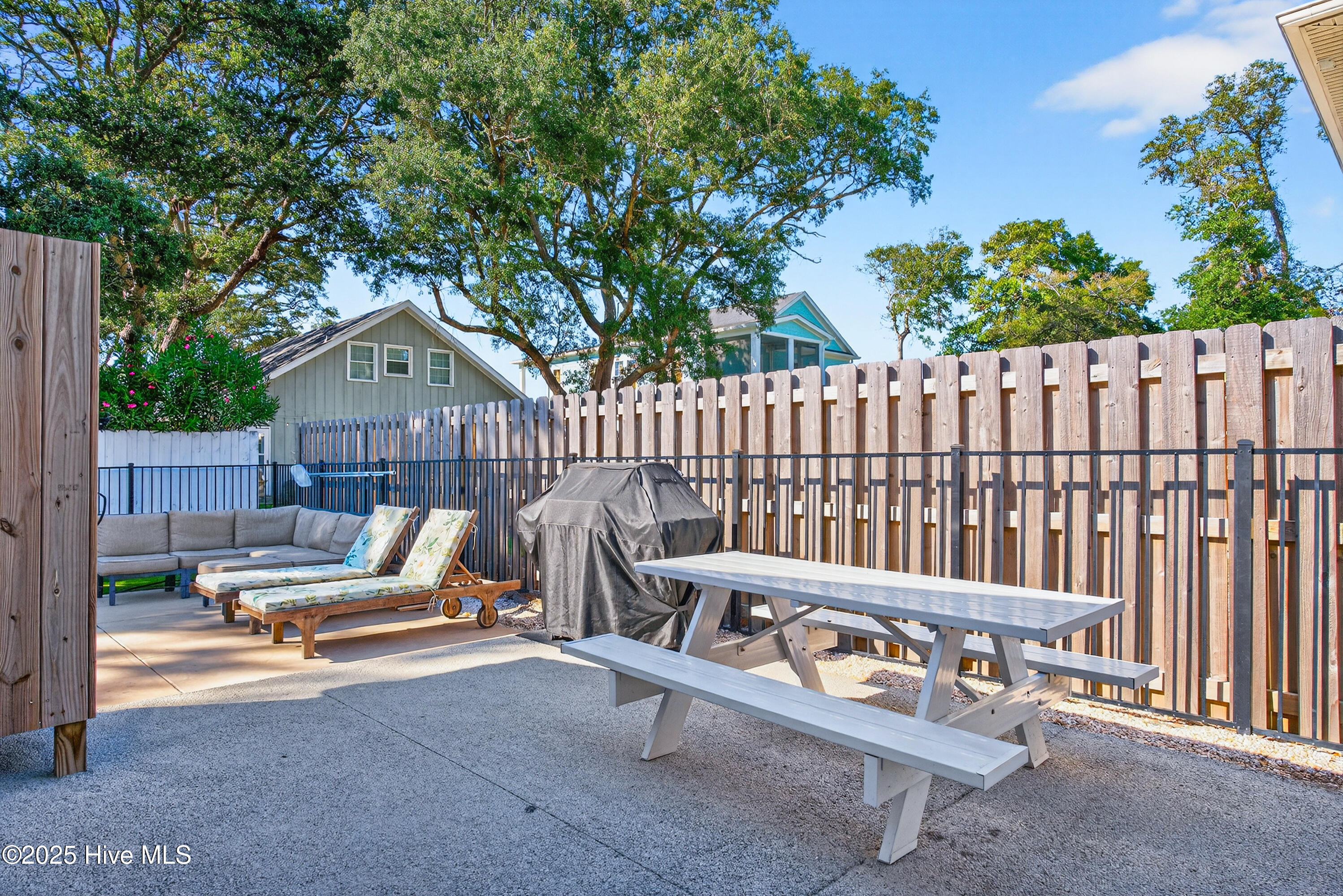 100537887 | Photo 61