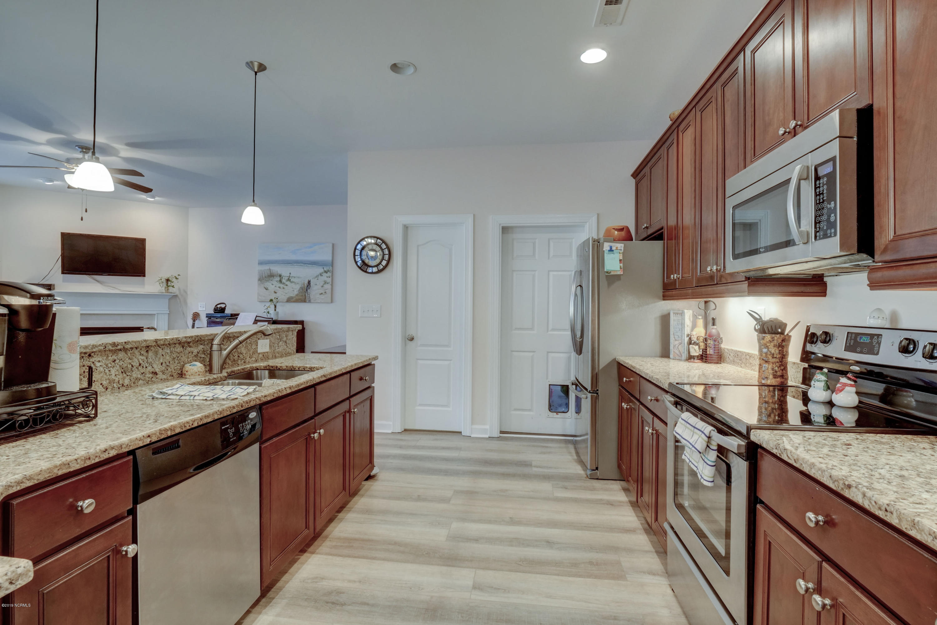 100551569 | Photo 11