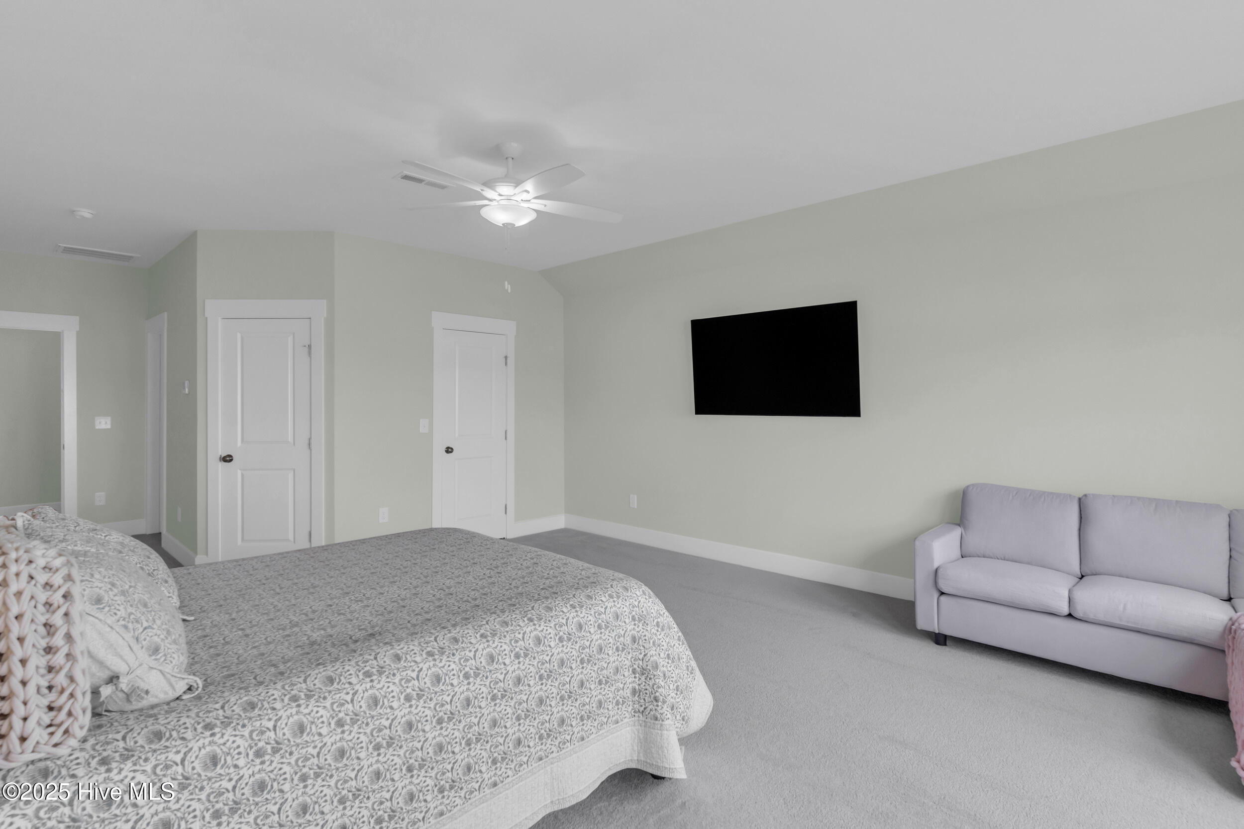 100535335 | Photo 29