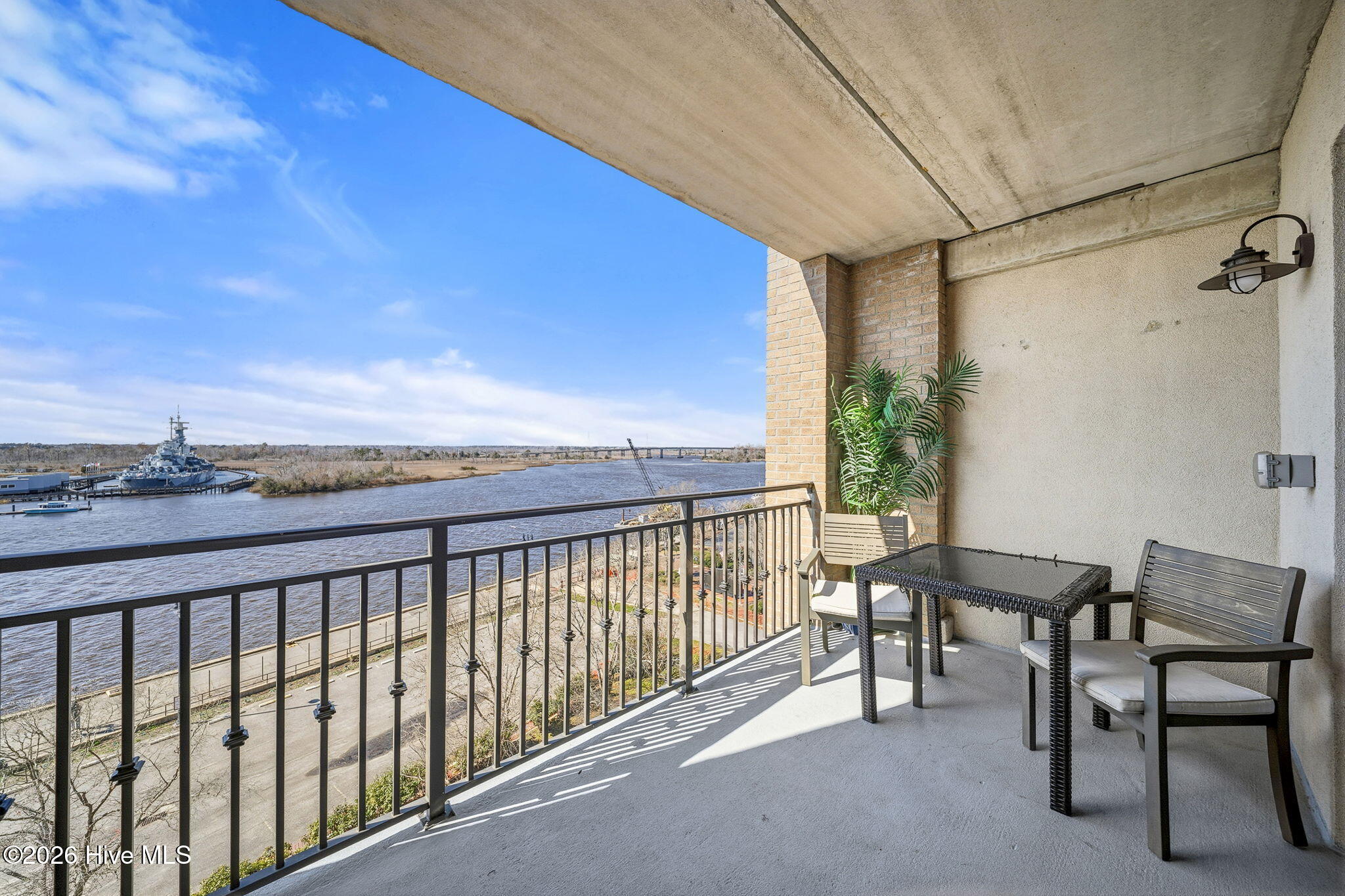 100557626 | Photo 21