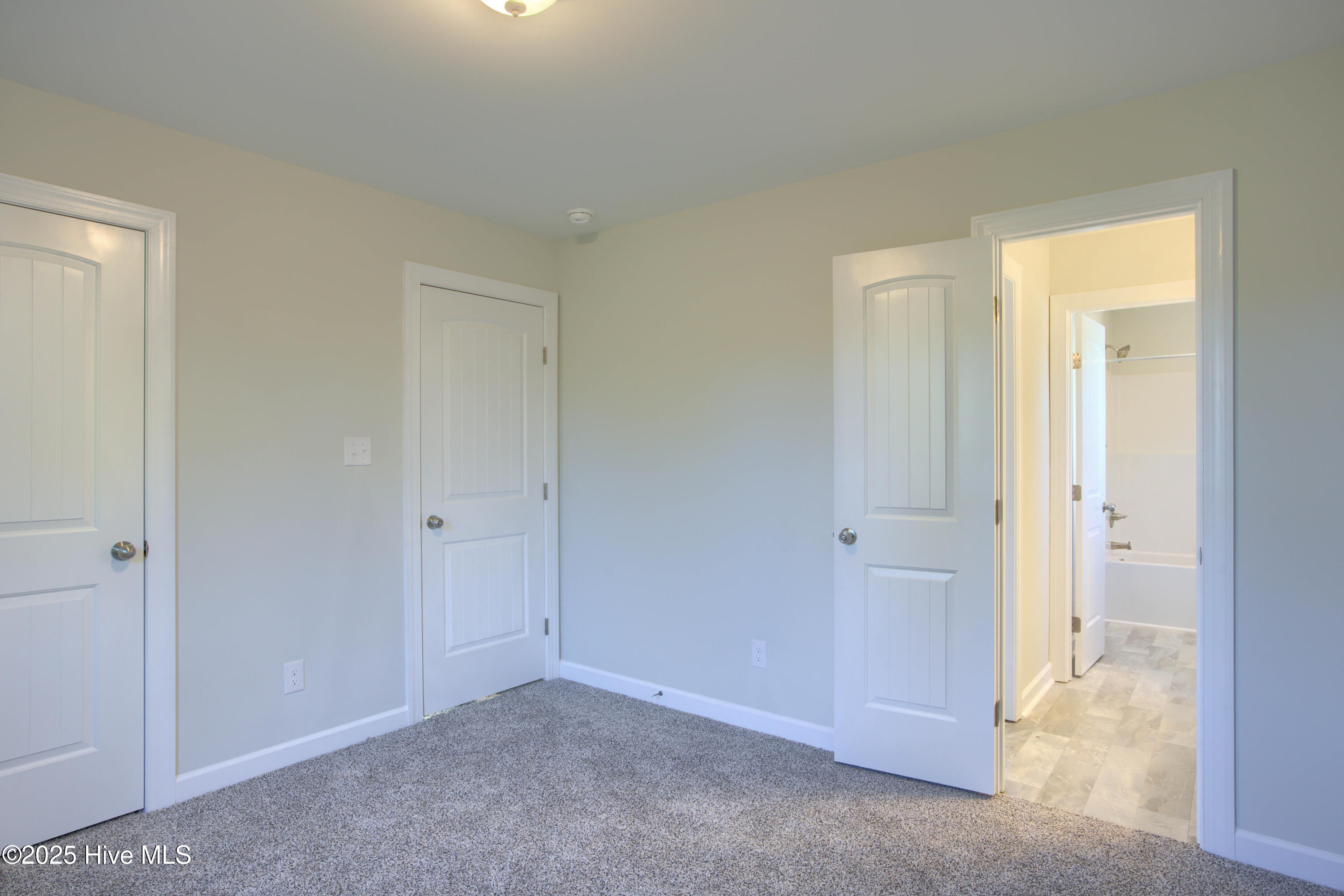 100527048 | Photo 33