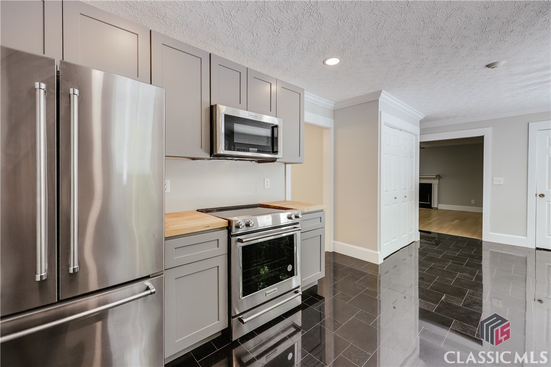 155 Hunters Pointe Drive