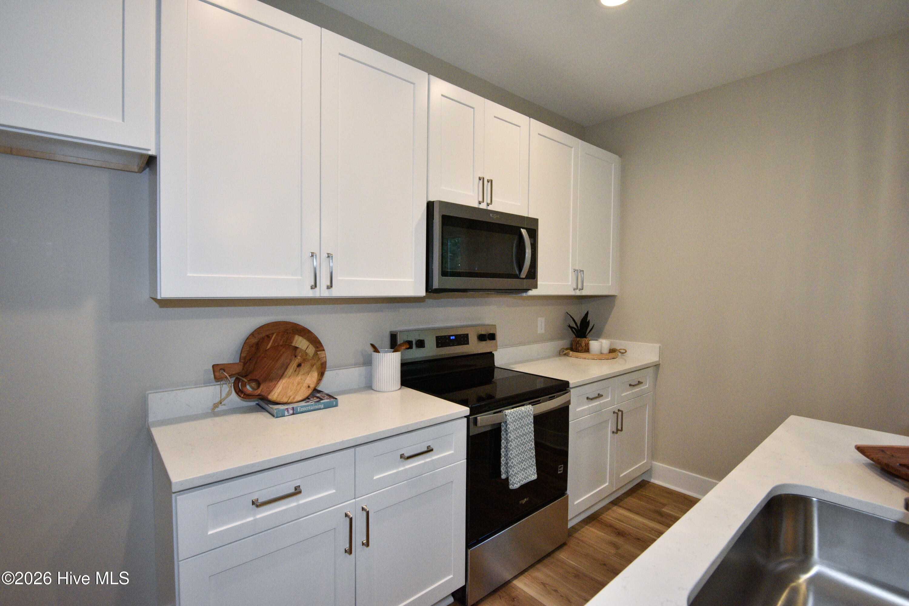 100569320 | Photo 19