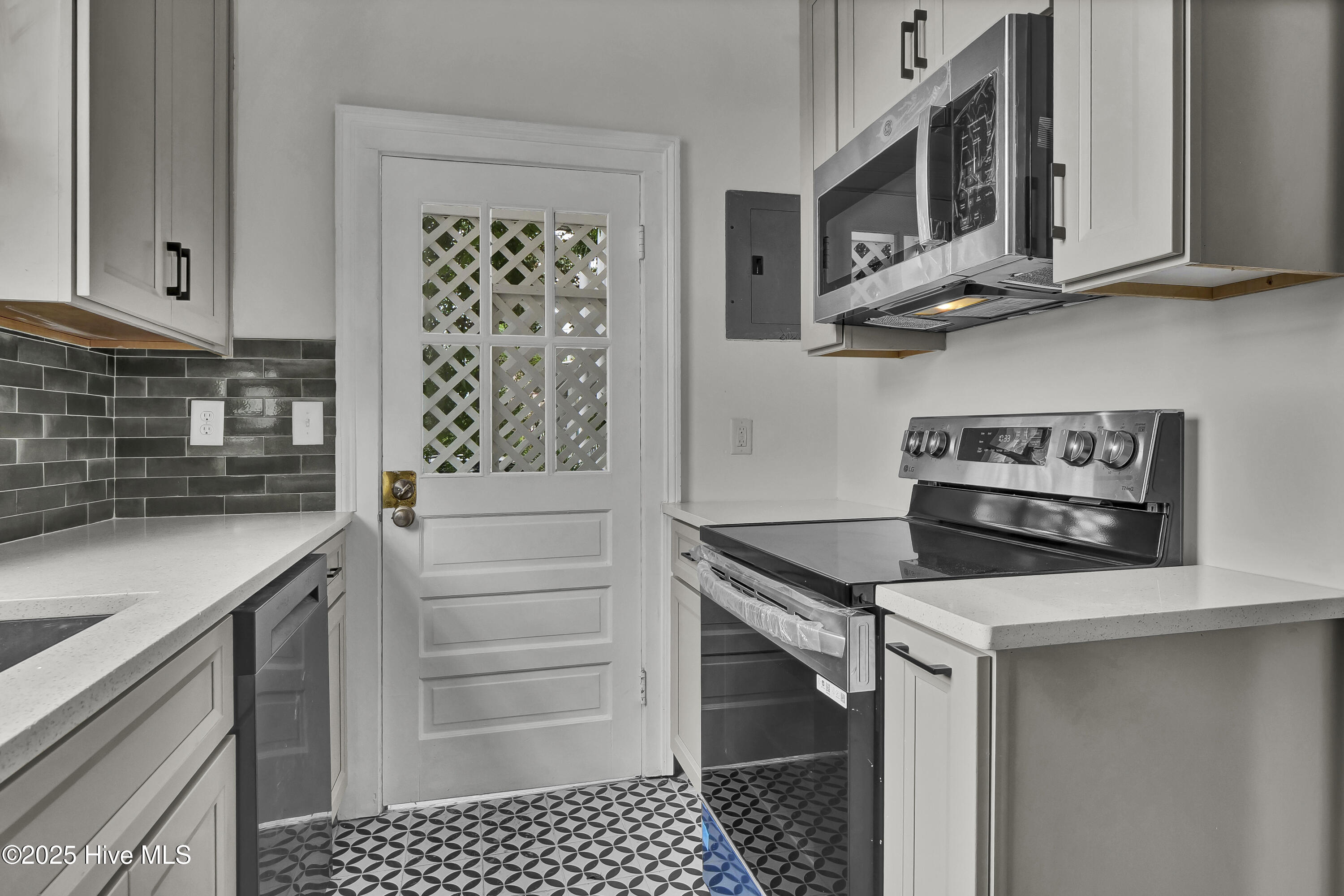 100529895 | Photo 19