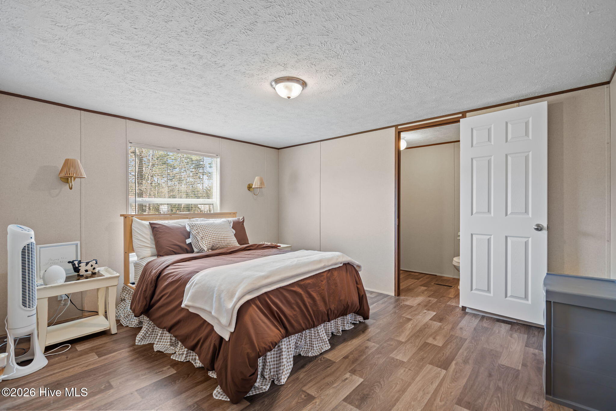 100562806 | Photo 18