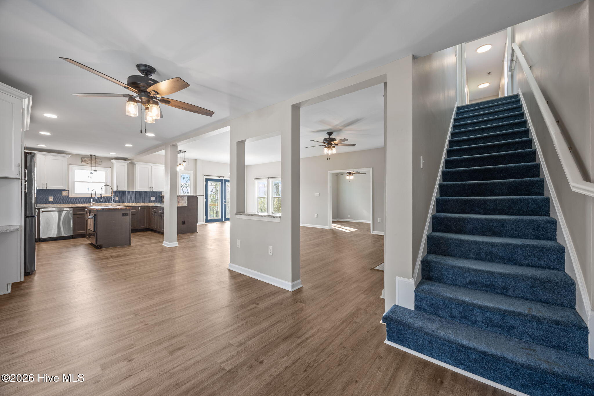 100562529 | Photo 25