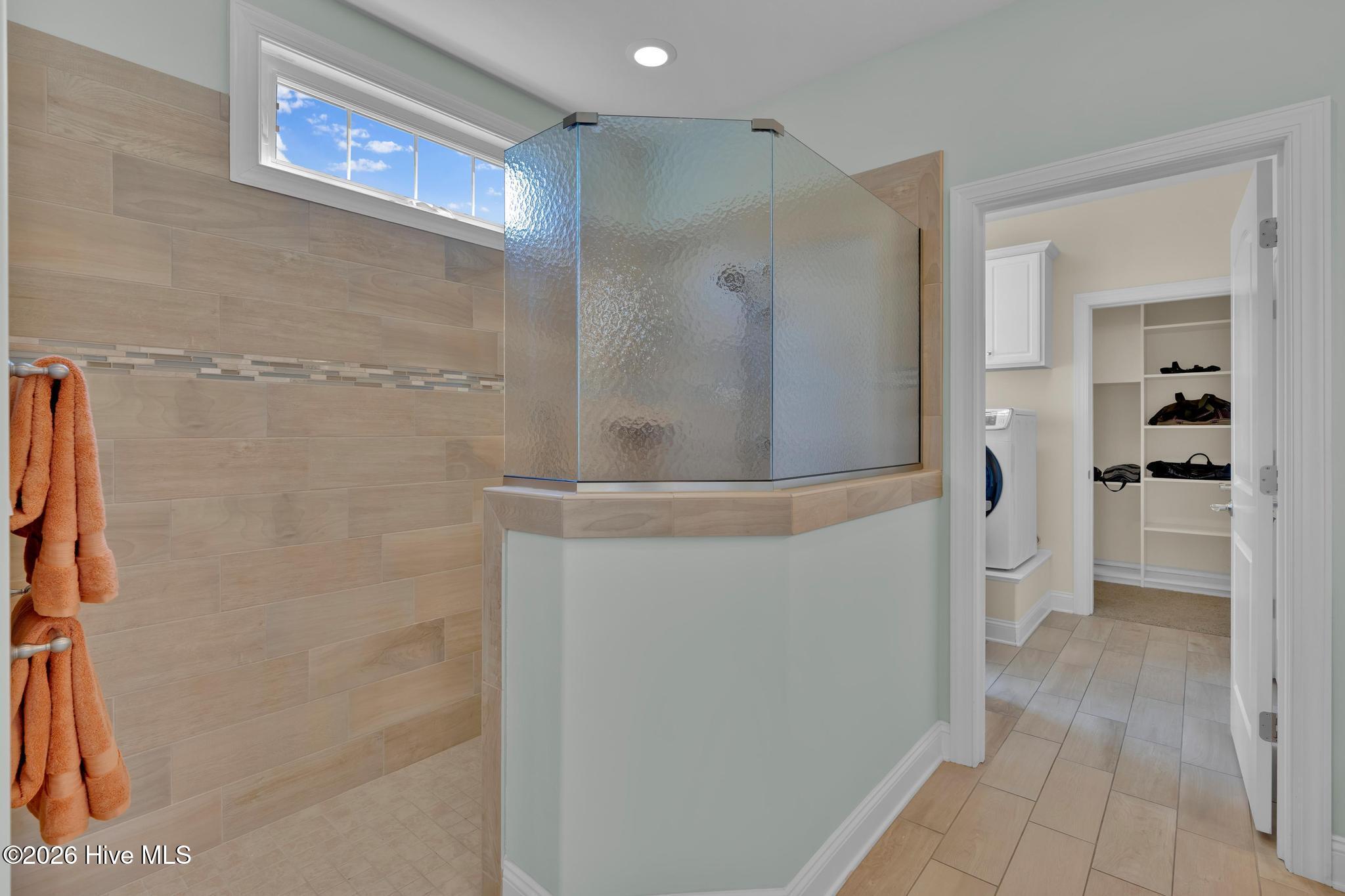 100569949 | Photo 28