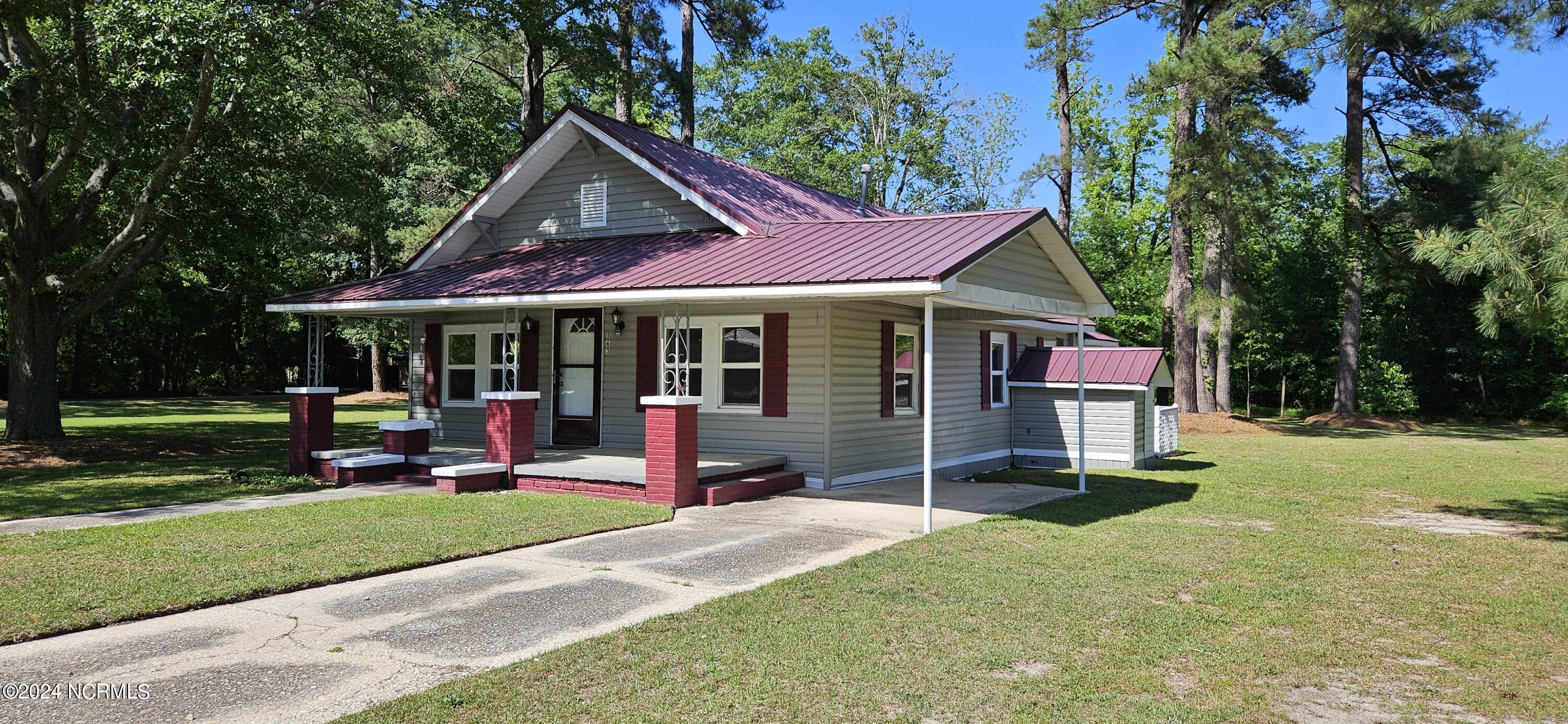 Homes for sale in Garland, NC | 163 E Third St, Garland, NC 28441 | MLS# 100441703