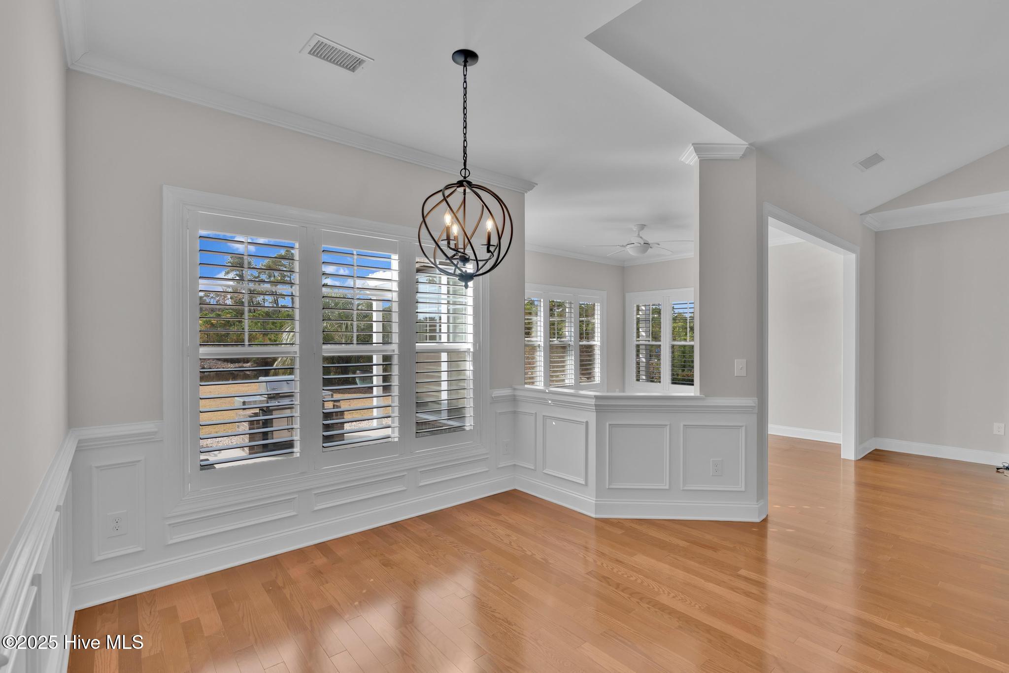 100542823 | Photo 27