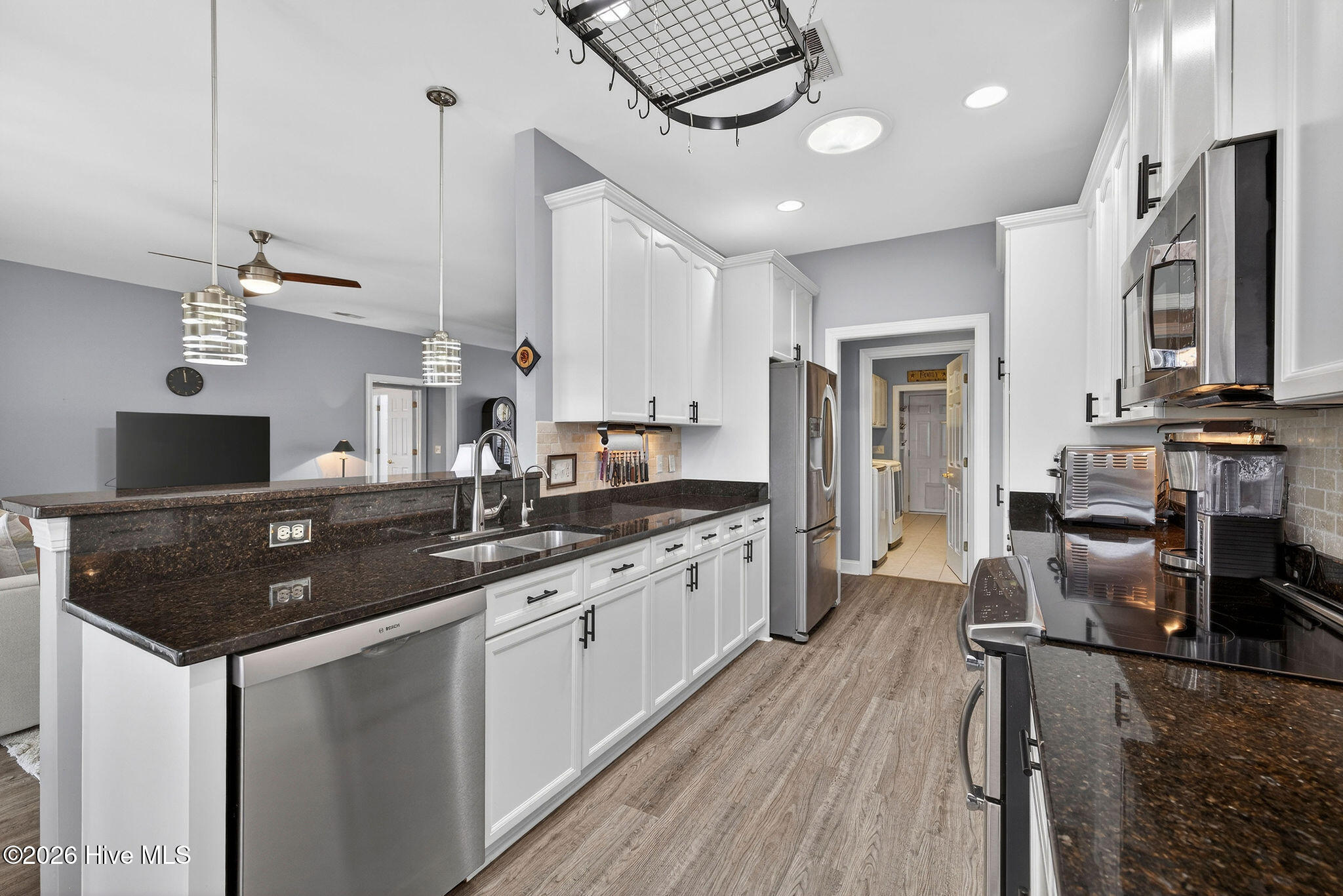 100565729 | Photo 12