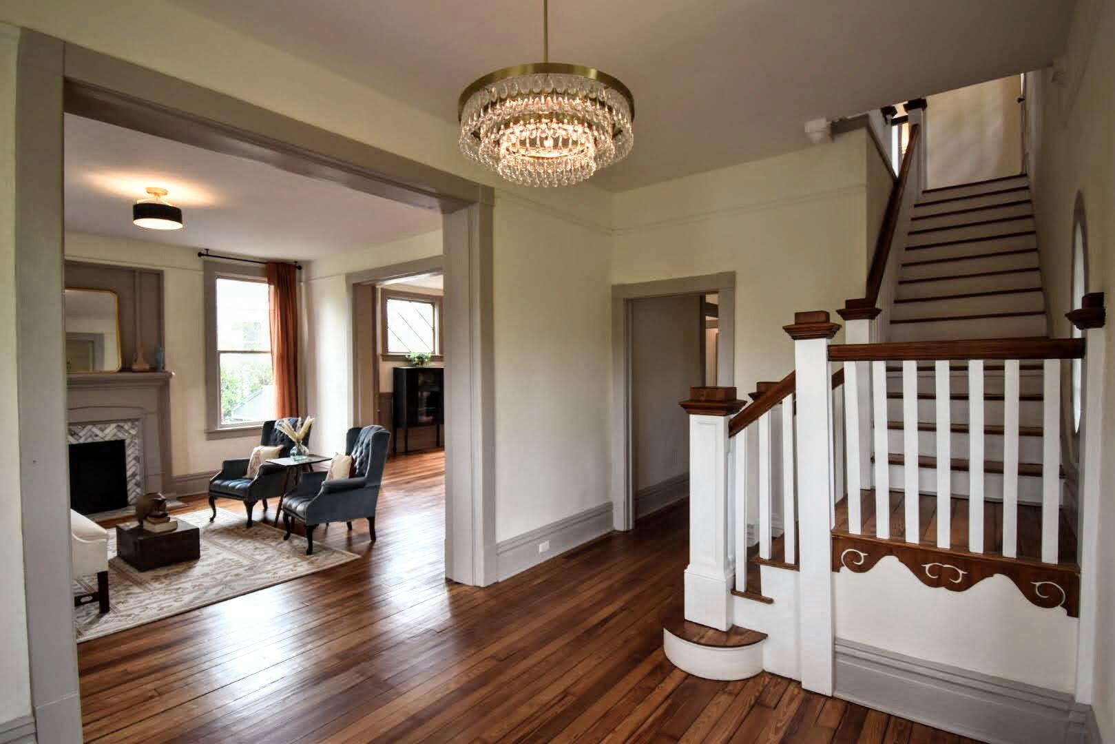 Foyer 10 ft ceilings