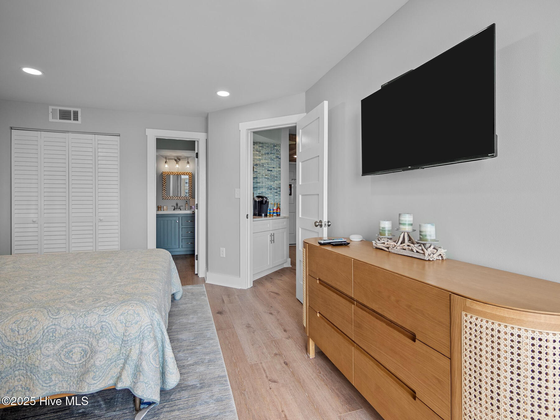 100518726 | Photo 31