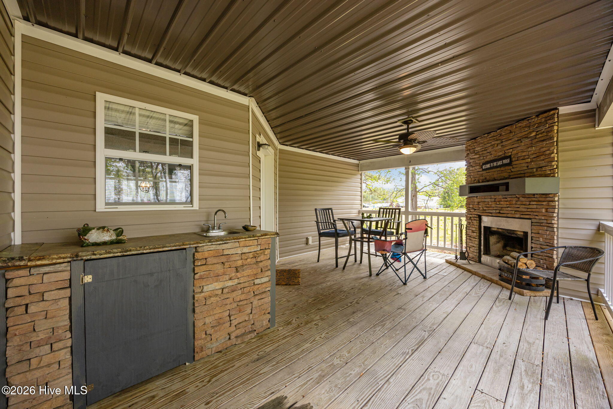 100566211 | Photo 36