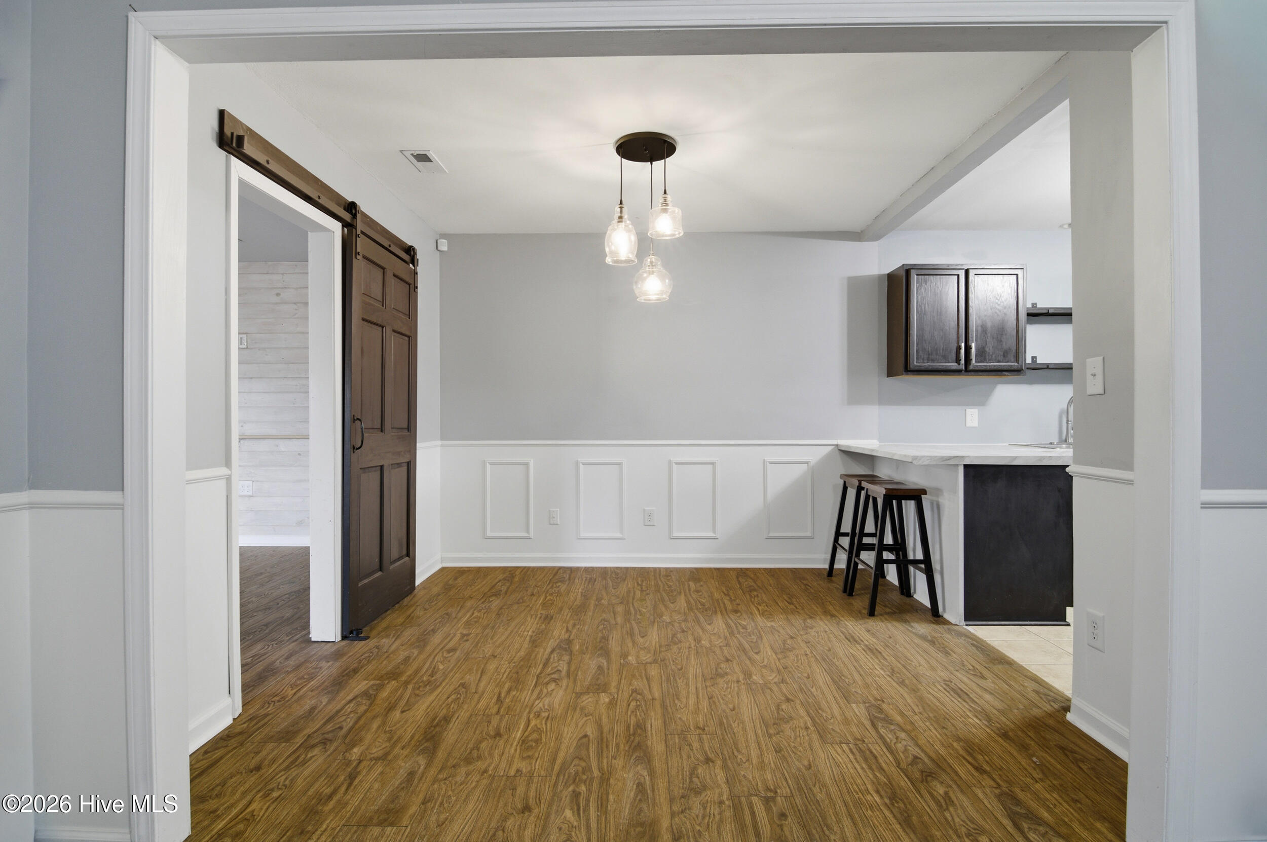 100548573 | Photo 16