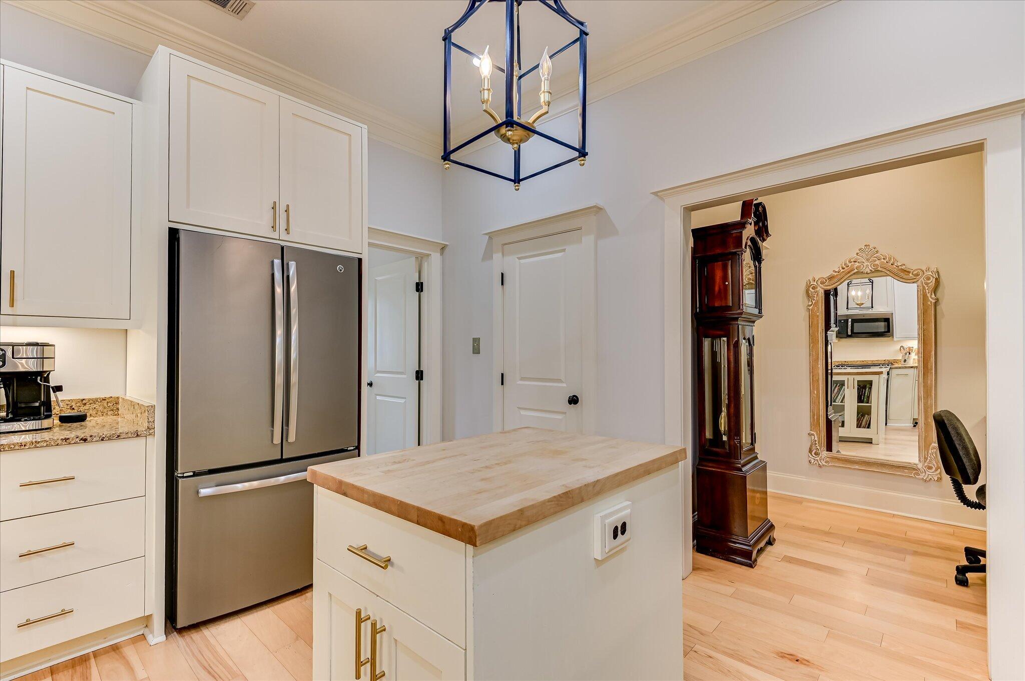 23-evans-ga-1006-mitchell-lane-kitchen