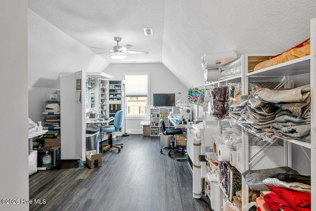 100549970 | Photo 44