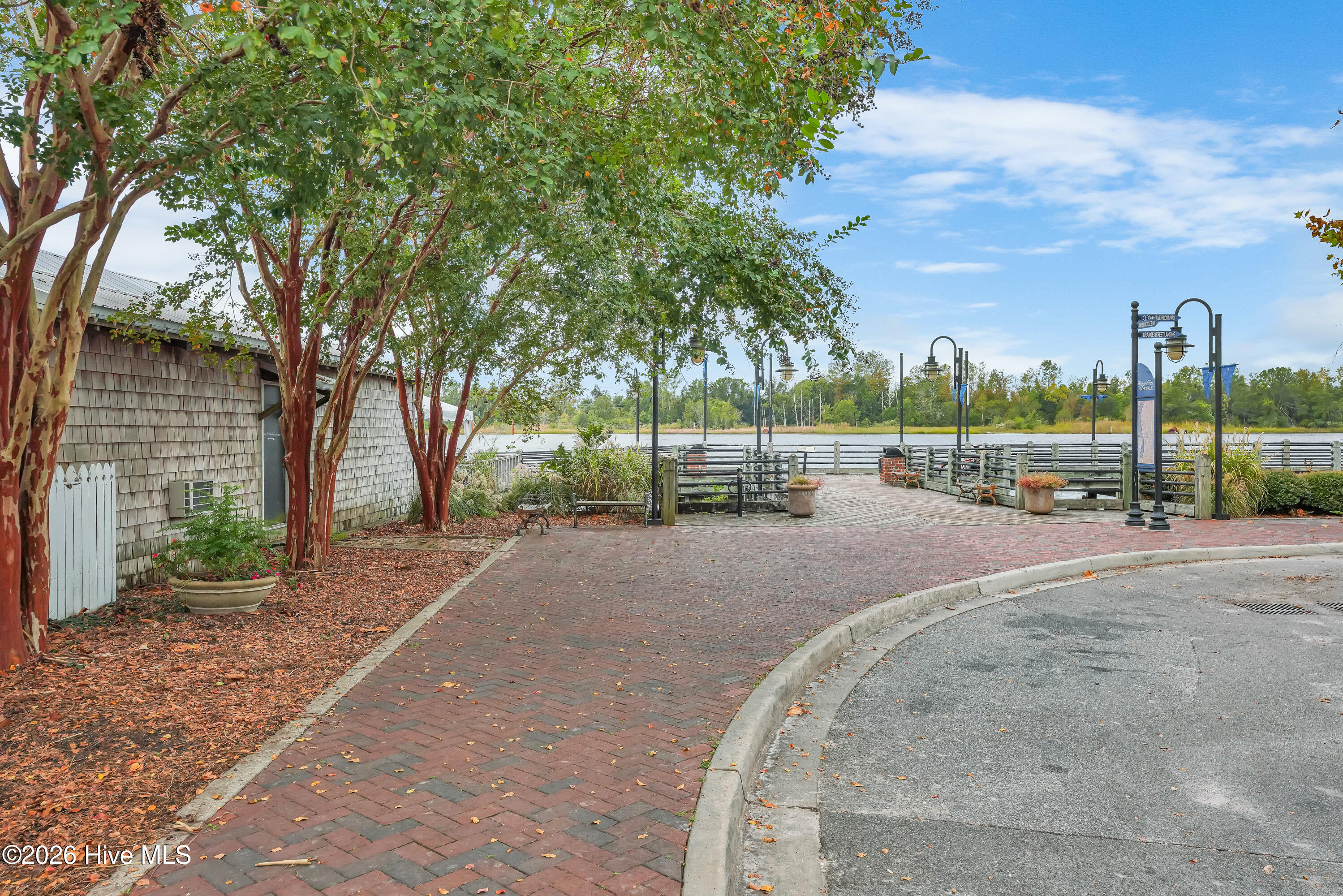 100564635 | Photo 36