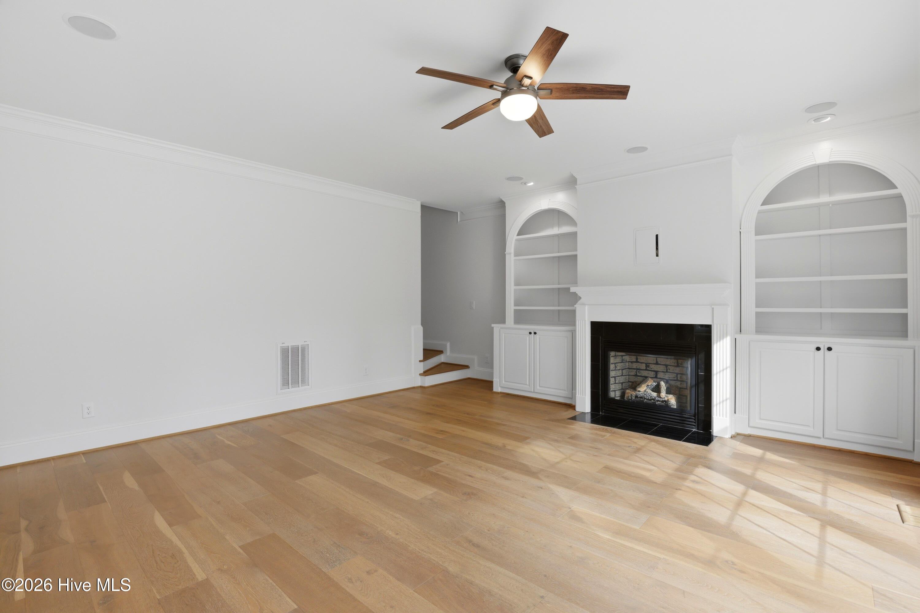 100562697 | Photo 14