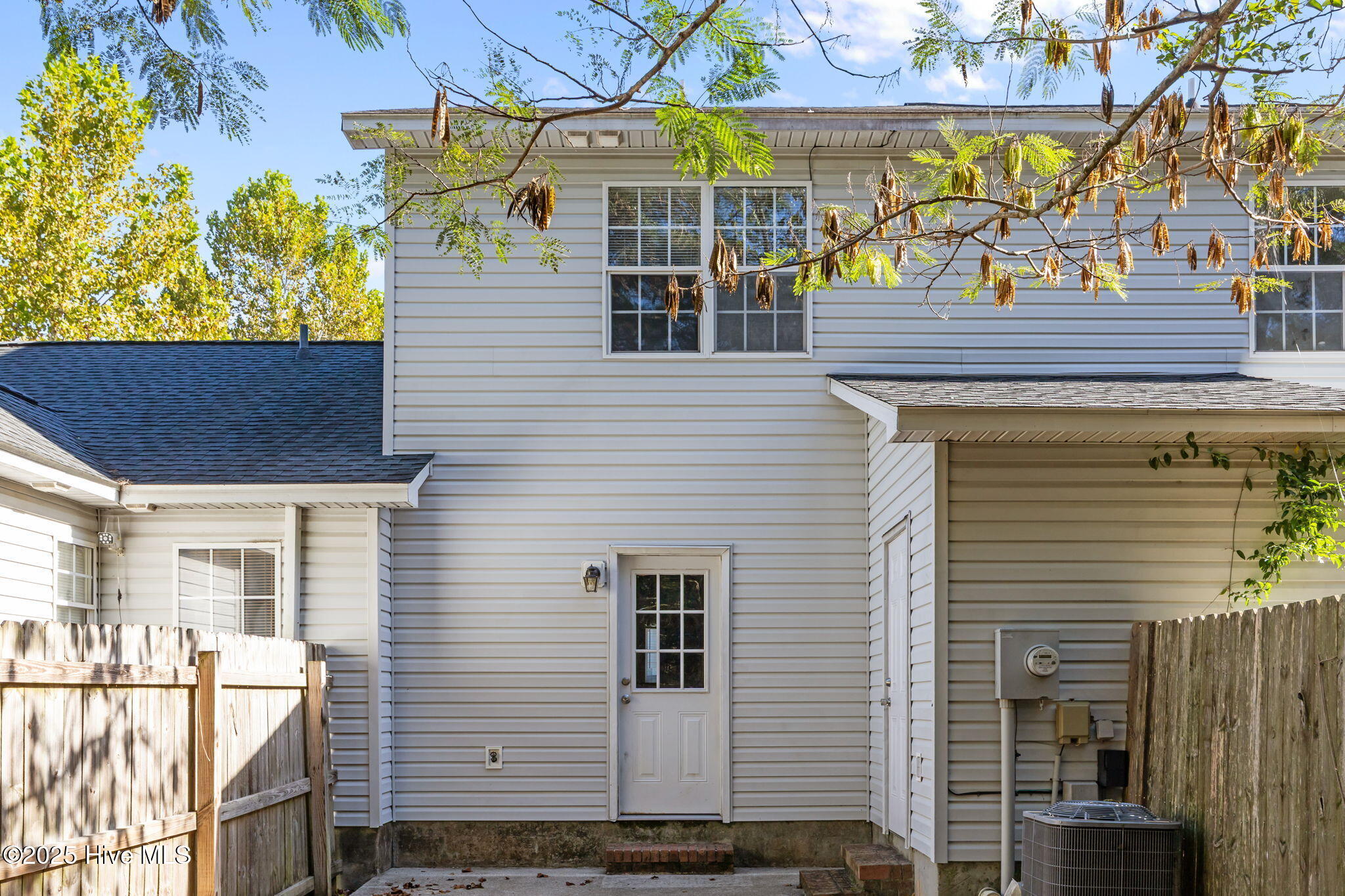 100525810 | Photo 17